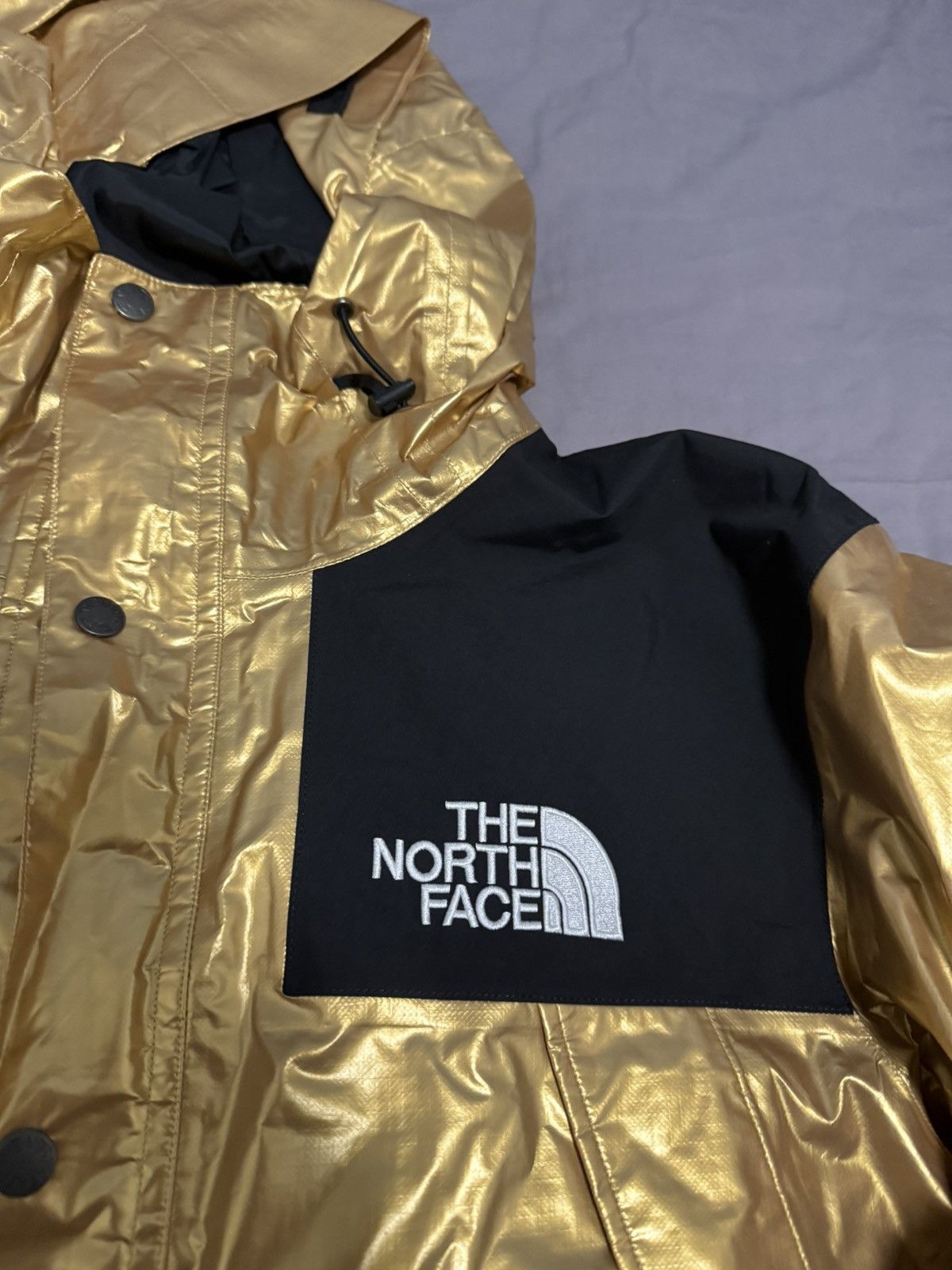 Supreme × The North Face Supreme tnf the north face metallic mountain parka gold rose Size US L / EU 52-54 / 3 - 4 Thumbnail
