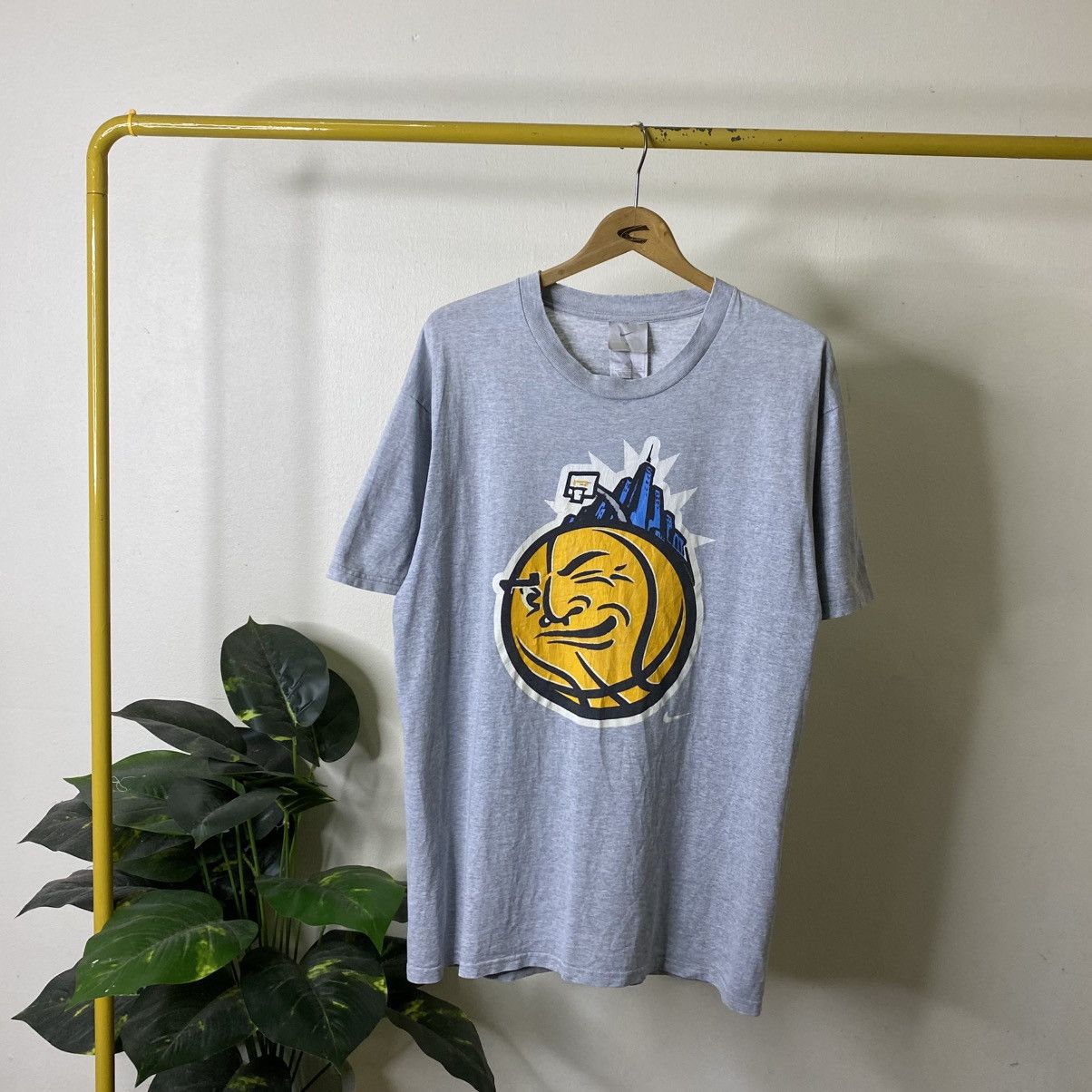Nike Vintage 2000s Nike Basketball Tee Size US L / EU 52-54 / 3 - 1 Thumbnail