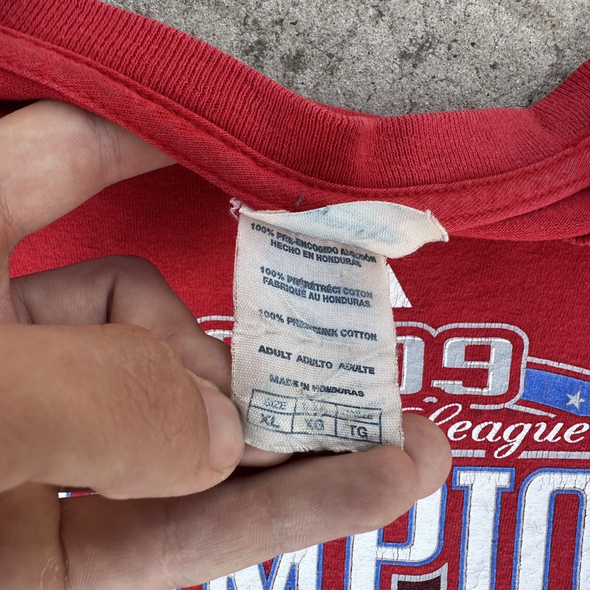 Raised by Champions Vintage Philadelphia Phillies T-shirts Champions 2009 Size US XL / EU 56 / 4 - 7 Thumbnail