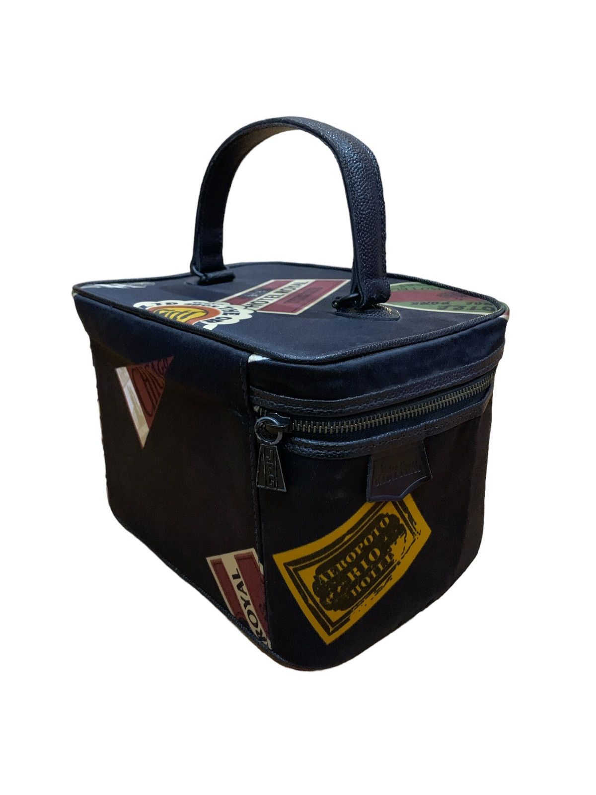 Jean Paul Gaultier JPG INTERNATIONAL HOTEL PASS TOILETRY POUCH COSMETIC BAG Size ONE SIZE - 4 Thumbnail