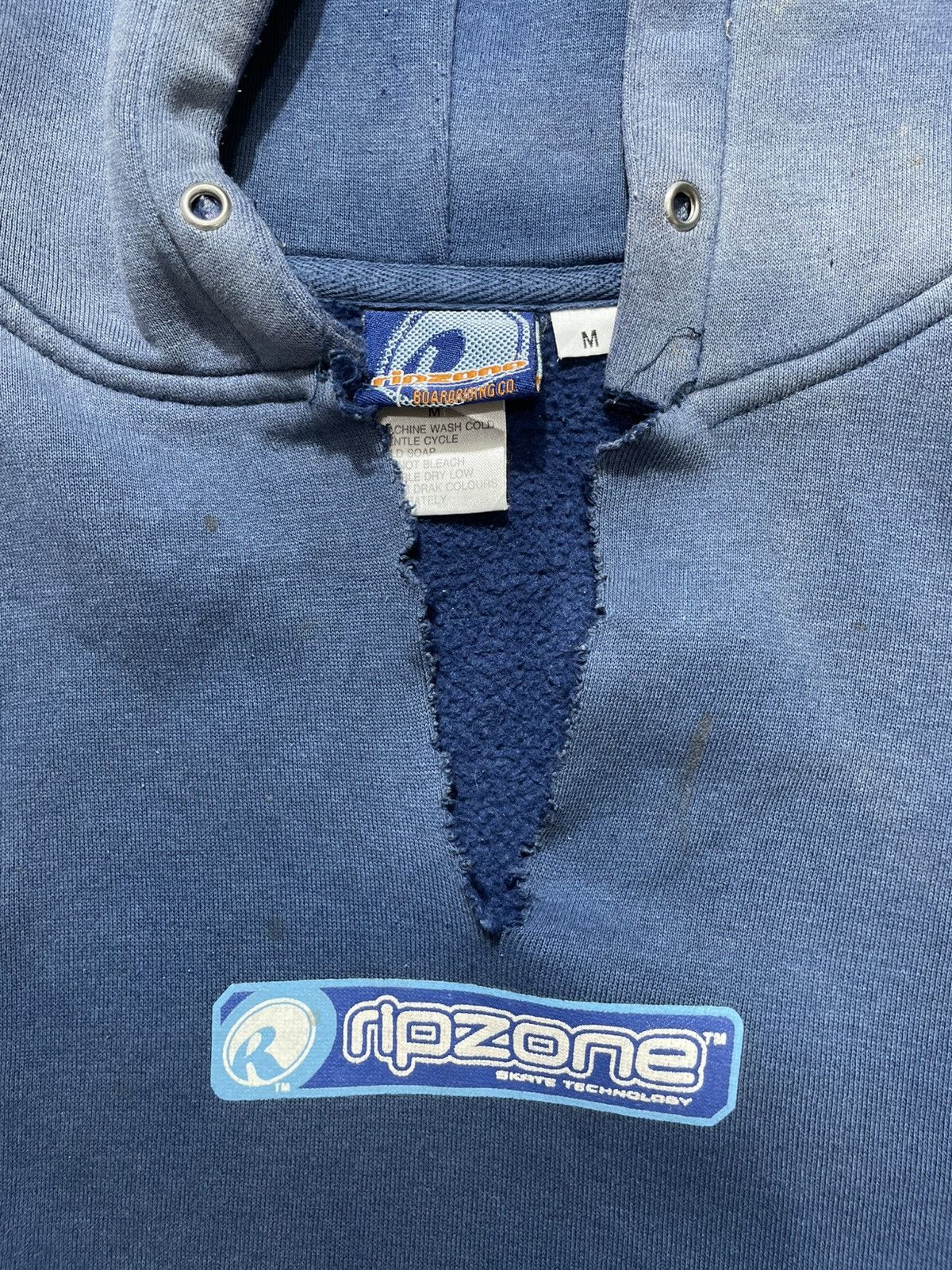 Vintage Rare Vintage Ripzone Skate Tech Distrssed Hoodie Size US M / EU 48-50 / 2 - 5 Thumbnail