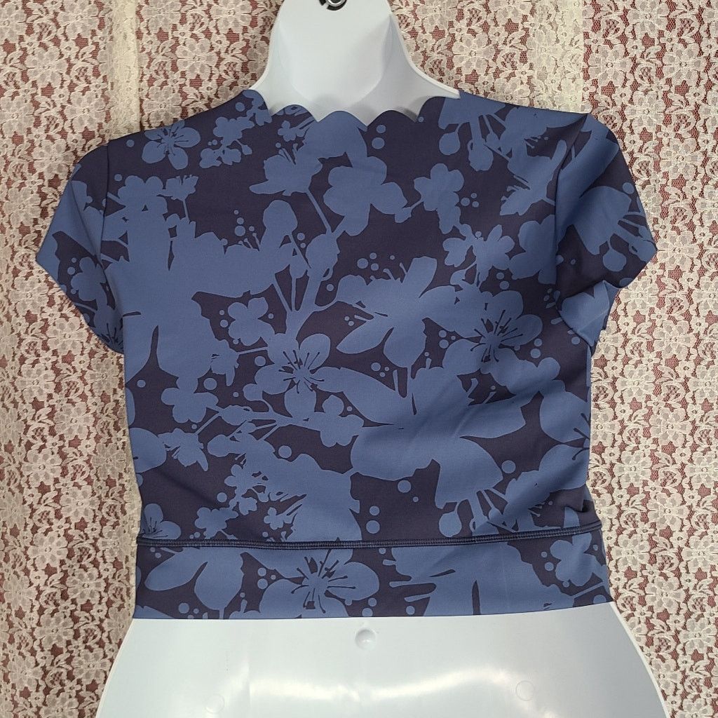 American Eagle Outfitters American eagle blue floral print scalloped crop top size XL Size XL / US 12-14 / IT 48-50 - 2 Thumbnail