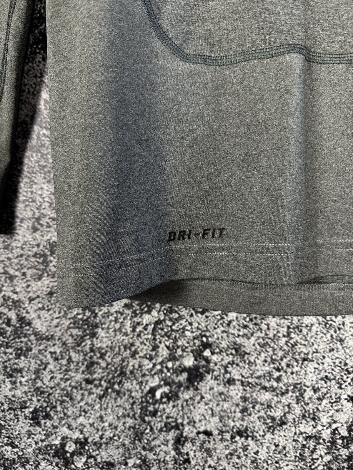 Nike Nike Pro Combat Compression Long Sleeve T-Shirt Fitness Top Size US S / EU 44-46 / 1 - 7 Thumbnail