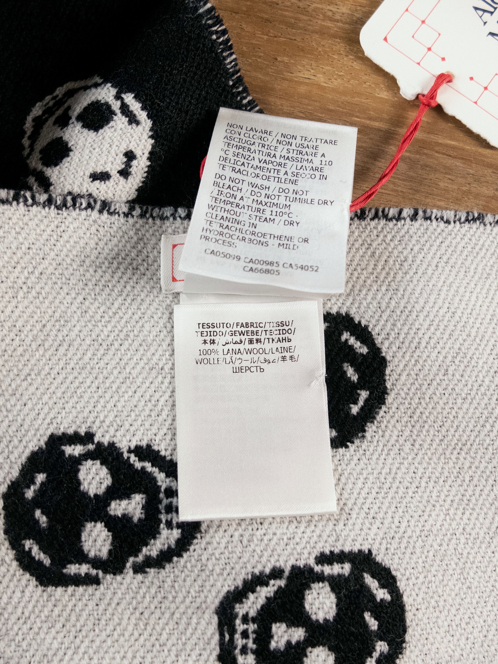 Alexander McQueen ALEXANDER MCQUEEN black white reversible skull wool scarf Size ONE SIZE - 5 Thumbnail