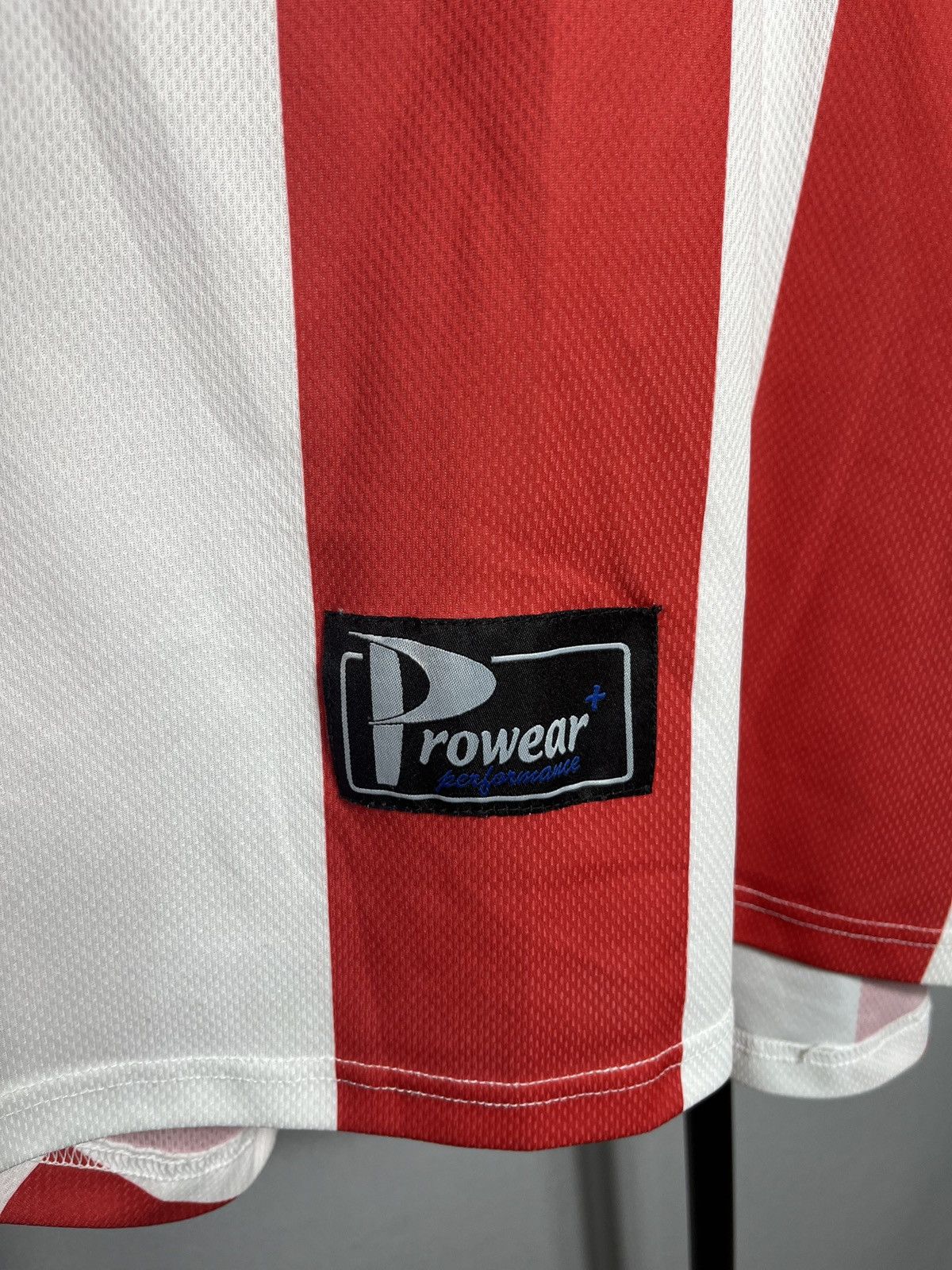 Sports Specialties Branded 2002 - 2003 Farnborough FC home AIMITA Football Size US XL / EU 56 / 4 - 5 Thumbnail
