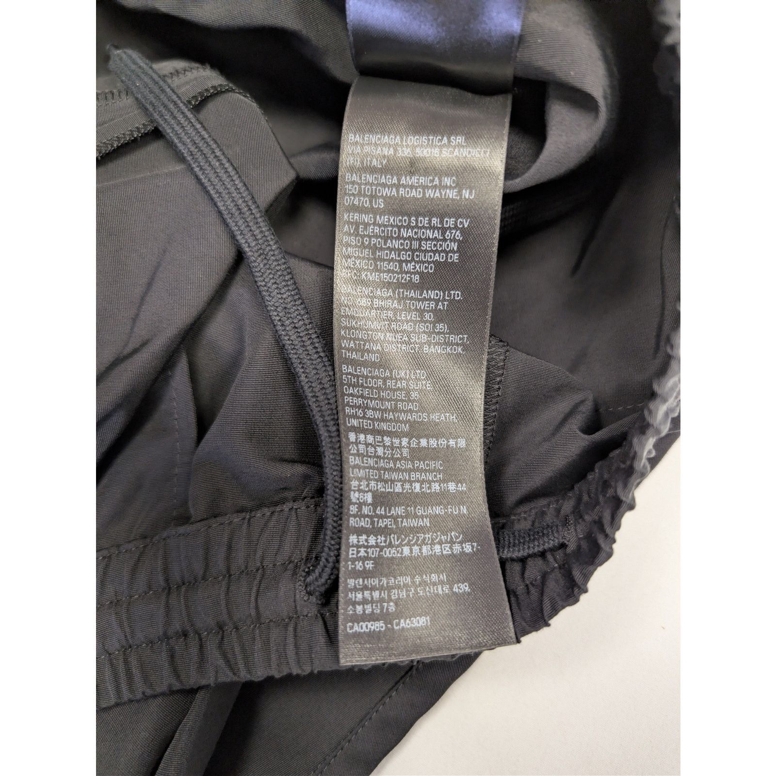 Balenciaga o1rshd1 Q:2 / Technical Faille Running Shorts in Black Size US 32 / EU 48 - 18 Thumbnail
