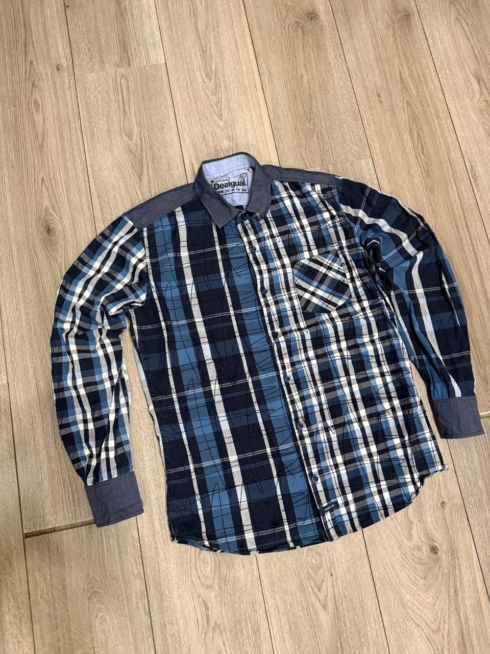 Desigual Desigual shirt mens size m long sleeve avant-garde regular Size US M / EU 48-50 / 2 - 2 Thumbnail