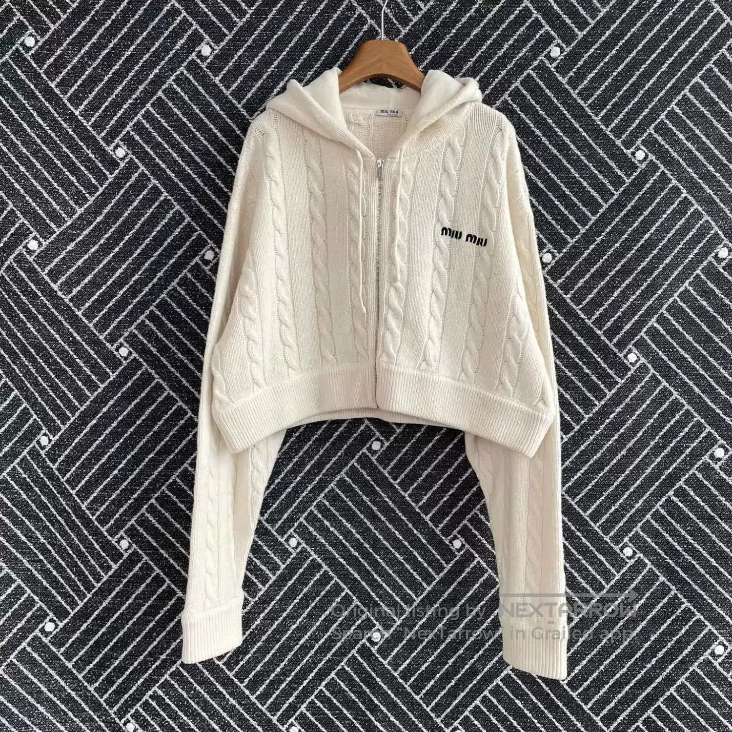 Miu Miu miu miu logo cropped knit hoodie. Size M / US 6-8 / IT 42-44 - 1 Thumbnail
