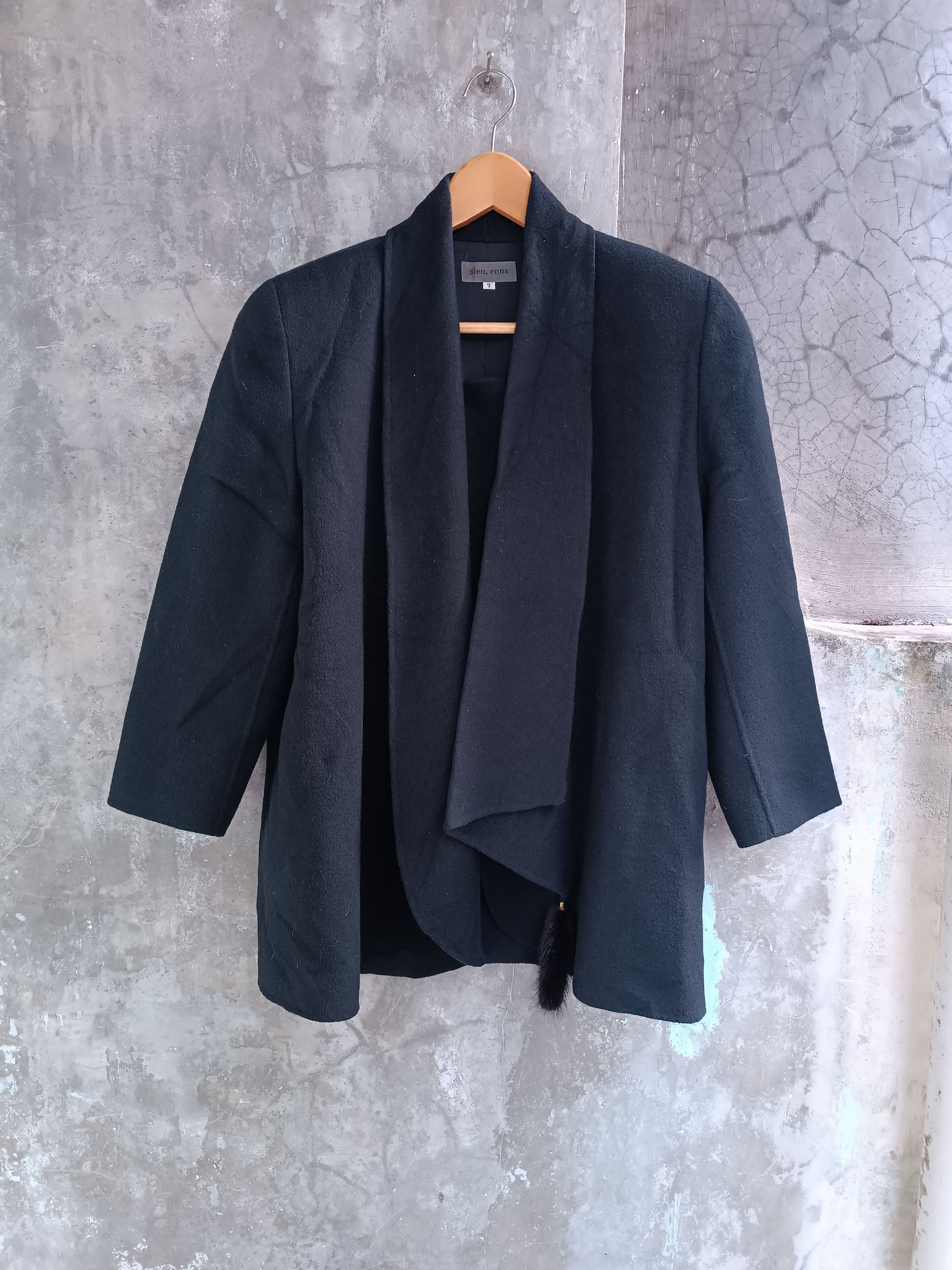 Japanese Brand SIEN, ENNE BLACK WOOL BLAZER WITH UNIQUE FUR SCARF Size M / US 6-8 / IT 42-44 - 1 Thumbnail