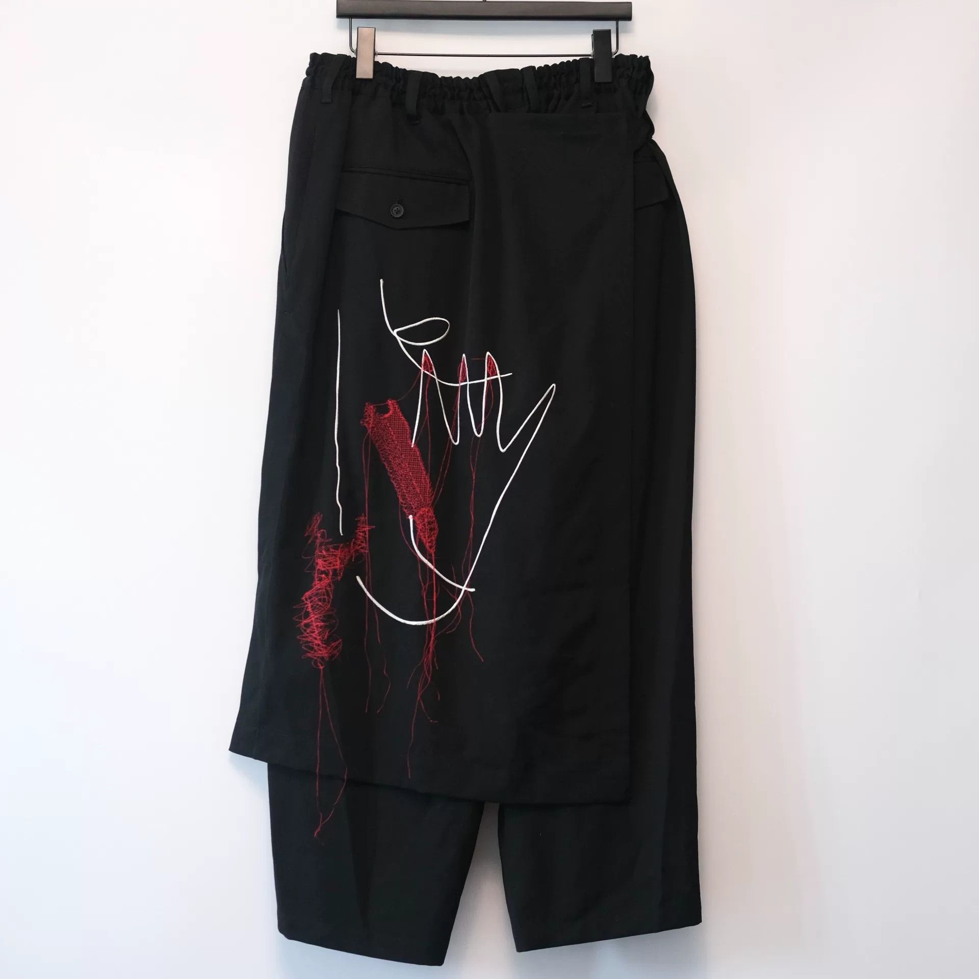 Yohji Yamamoto Yohji Yamamoto Black Pant with Print Detail Size 25" / US 0 / IT 36 - 1 Thumbnail