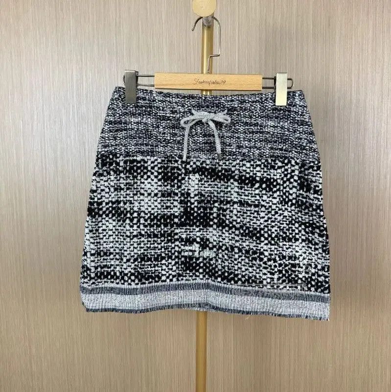 Chanel Chanel Color-Blocked Cotton Ladies Skirt . Size 23" - 1 Thumbnail