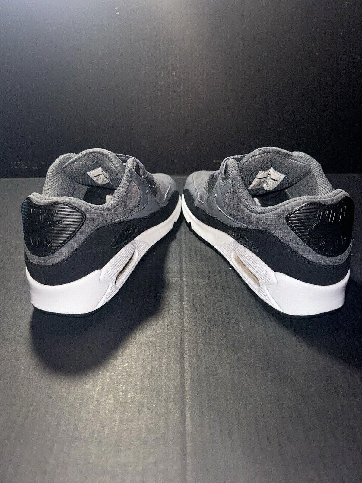Nike Nike Men's Air Max 90 Black Dark Grey 537384-085 Sz 9.5 Size US 9.5 / EU 42-43 - 6 Thumbnail
