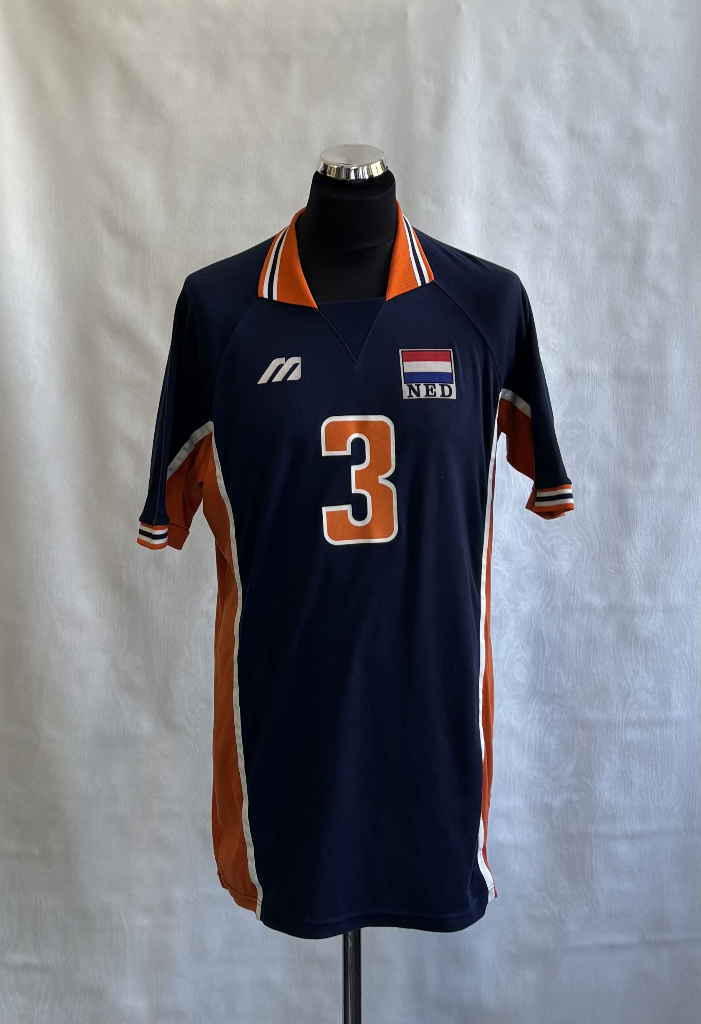 Mizuno Netherlands #3 Mizuno vintage volleyball jersey size L Size US L / EU 52-54 / 3 - 1 Thumbnail