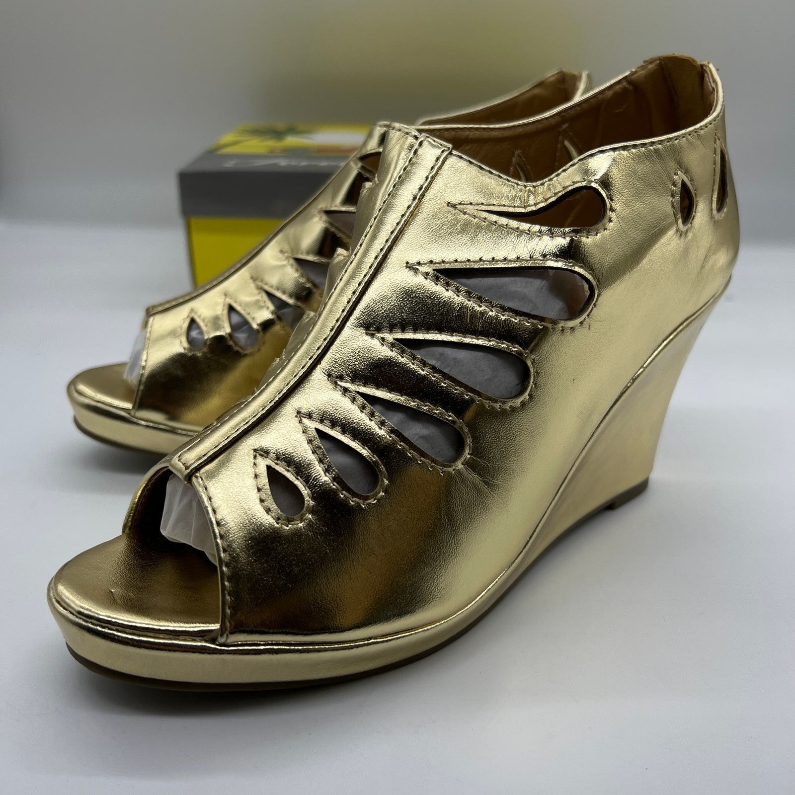 Other Forever Gold Wedge Sandals Women's Size 8 Shoes Back Zipper Size US 8 / IT 38 - 4 Thumbnail