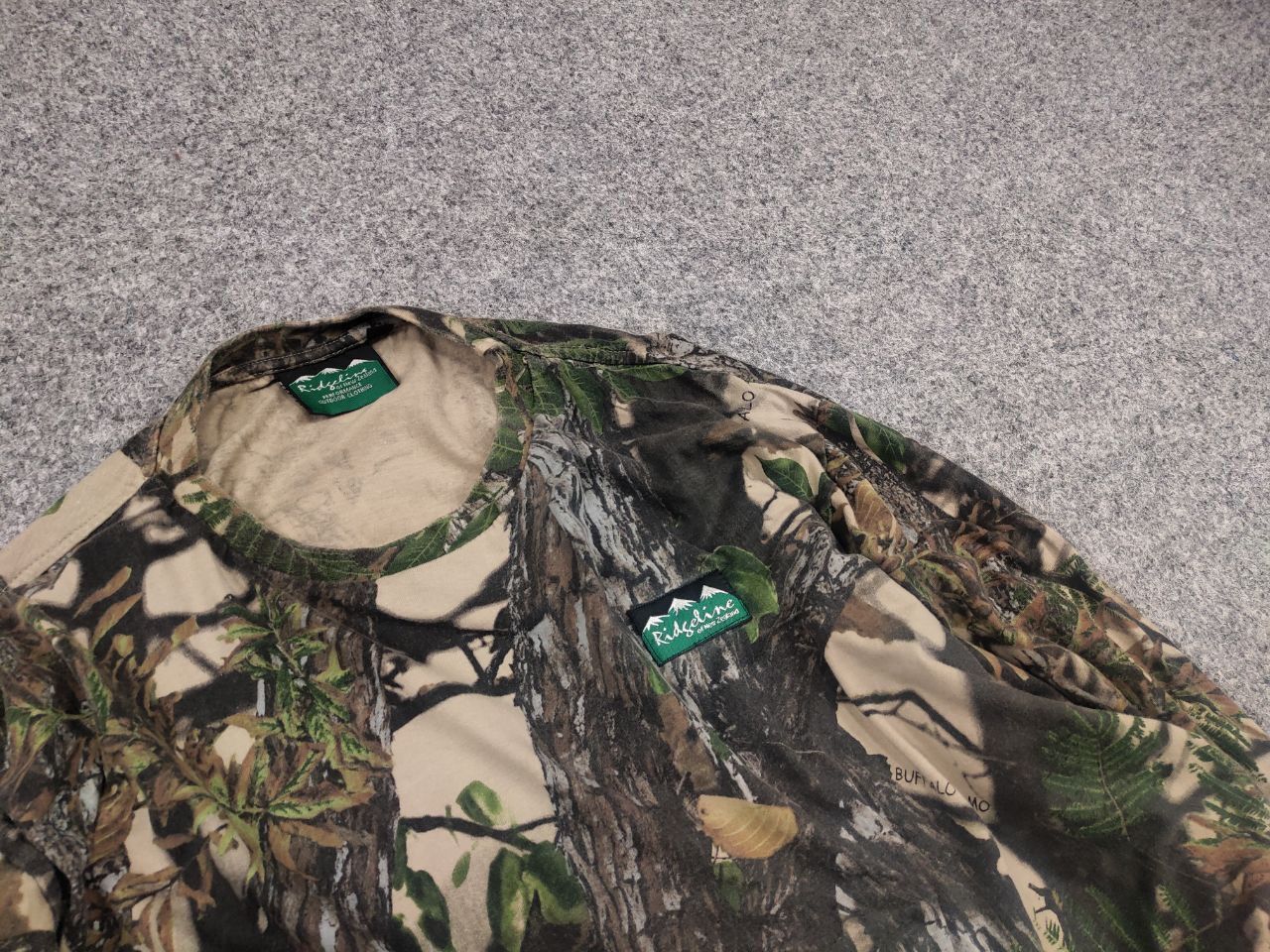 Realtree Vintage Buffalo camo Real Tree Light Long Sleeve Y2K Style Size US M / EU 48-50 / 2 - 6 Thumbnail