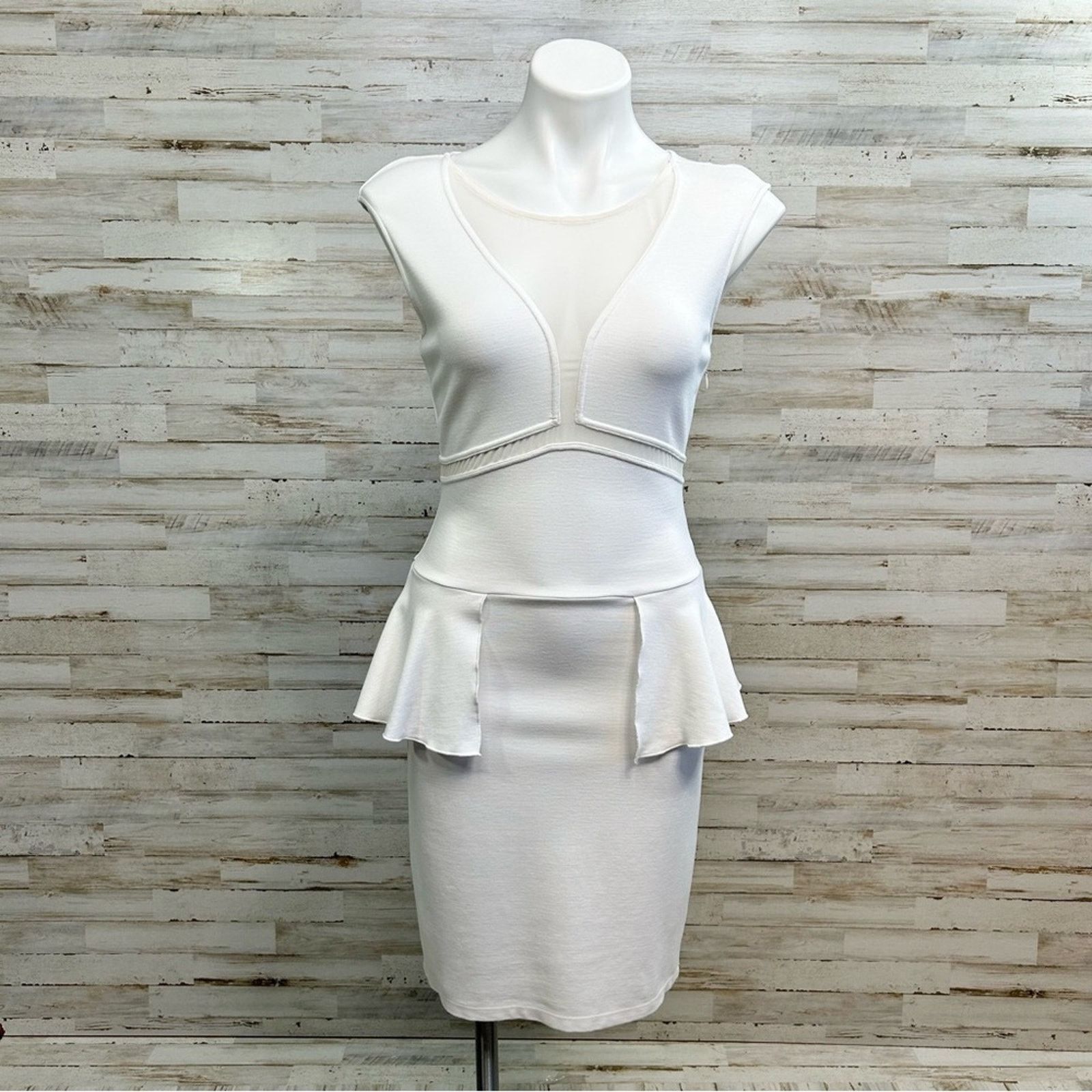 Victoria's Secret Victorias Secret Bodycon Peplum Dress Size 6 Cream Stretch Size M / US 6-8 / IT 42-44 - 2 Thumbnail