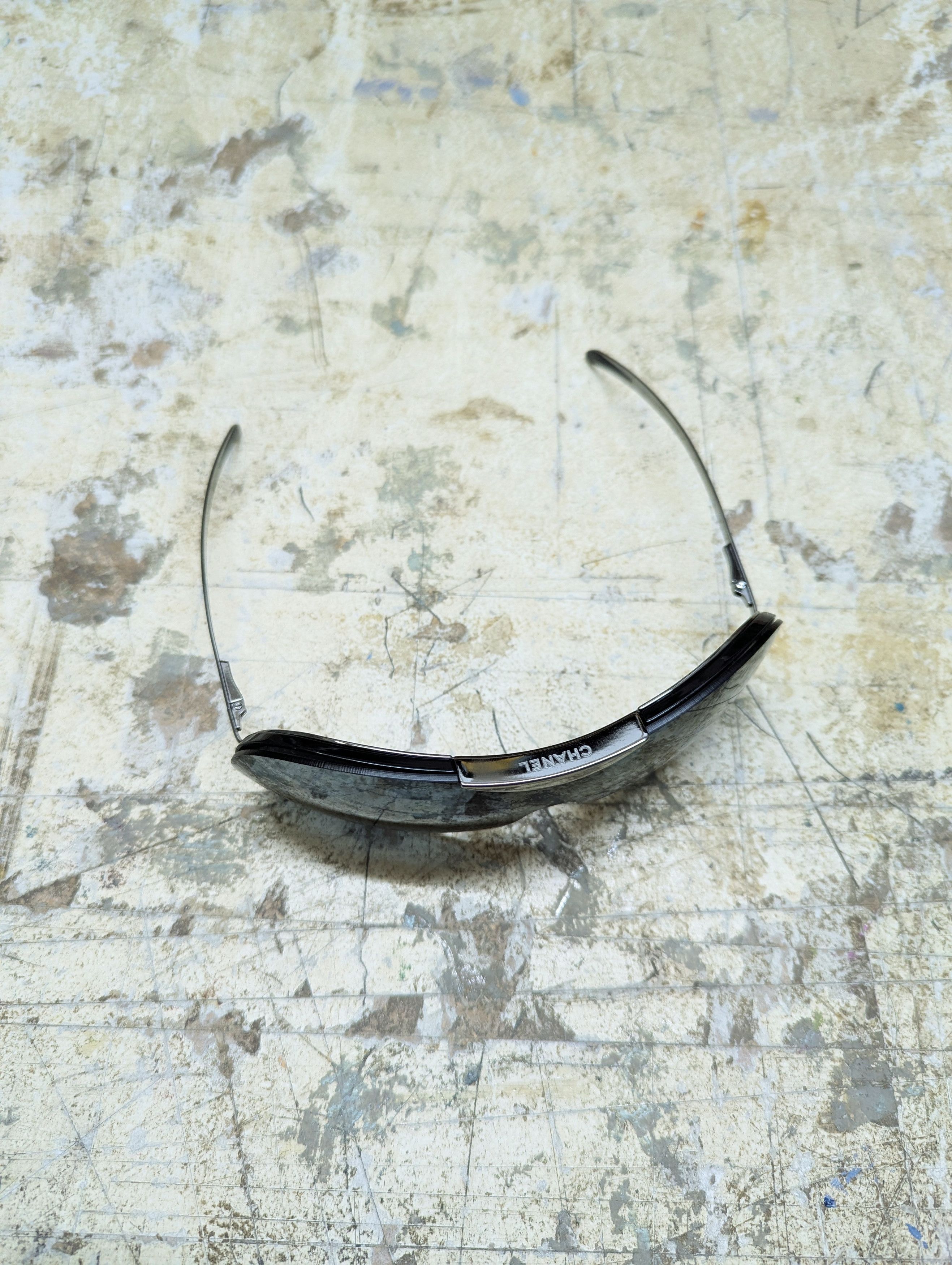 Chanel 00s Chanel Shield Rimless Sunglasses Size ONE SIZE - 16 Thumbnail