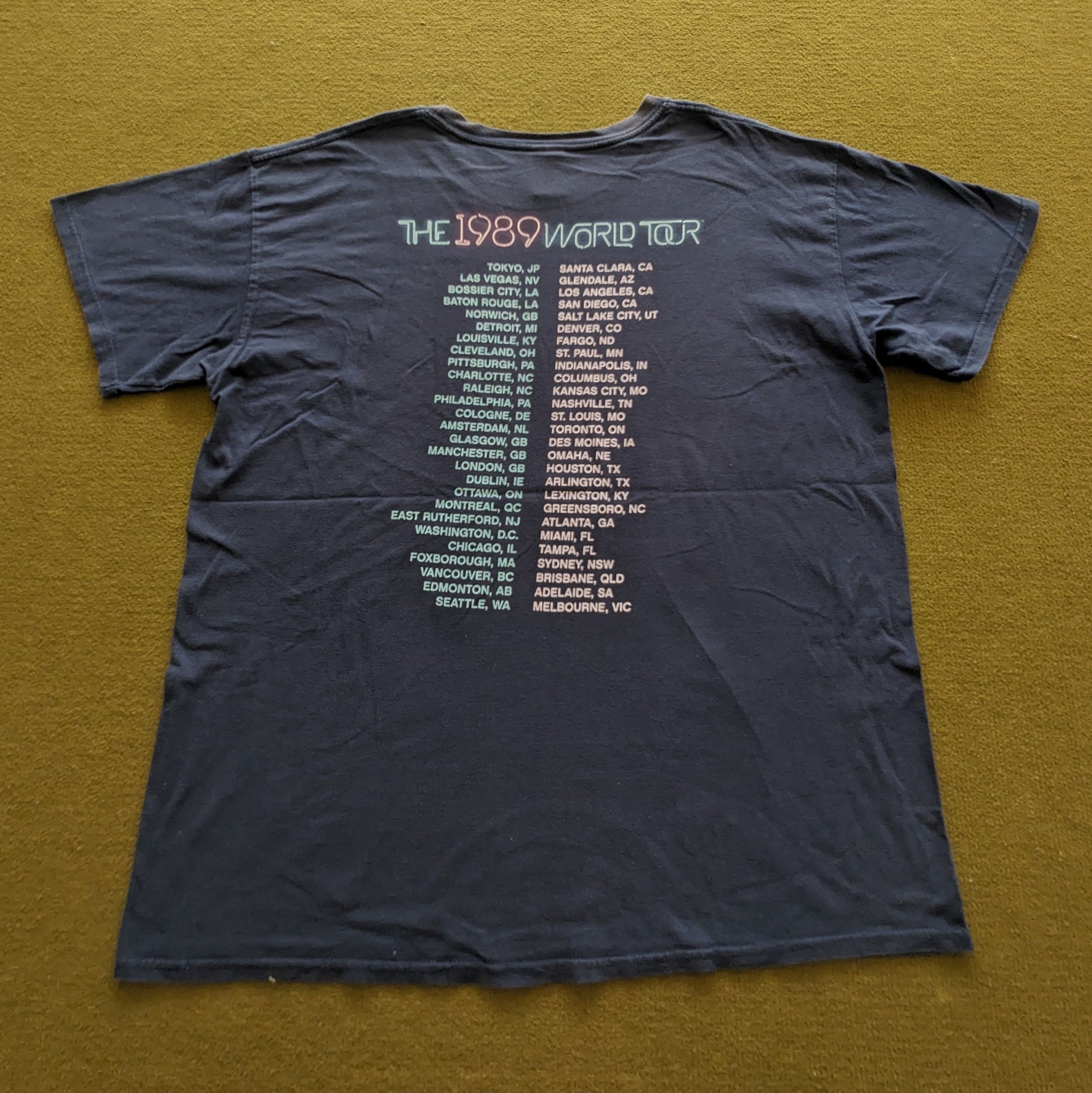 Band Tees Vintage TAYLOR SWIFT The 1989 World Tour T-shirt Size US XL / EU 56 / 4 - 2 Thumbnail