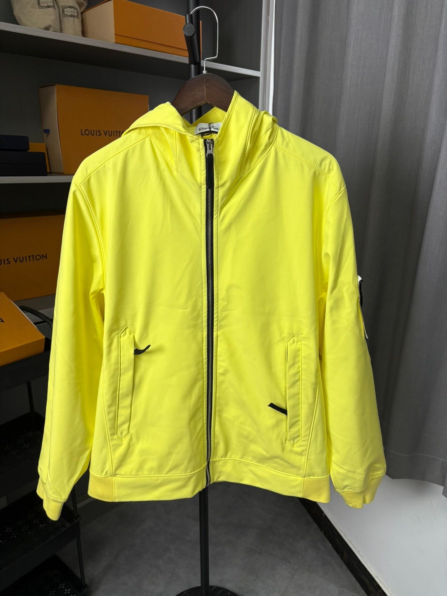 Stone Island Stone Island Glow Yellow Light Jacket XL Men Size US XL / EU 56 / 4 - 1 Thumbnail