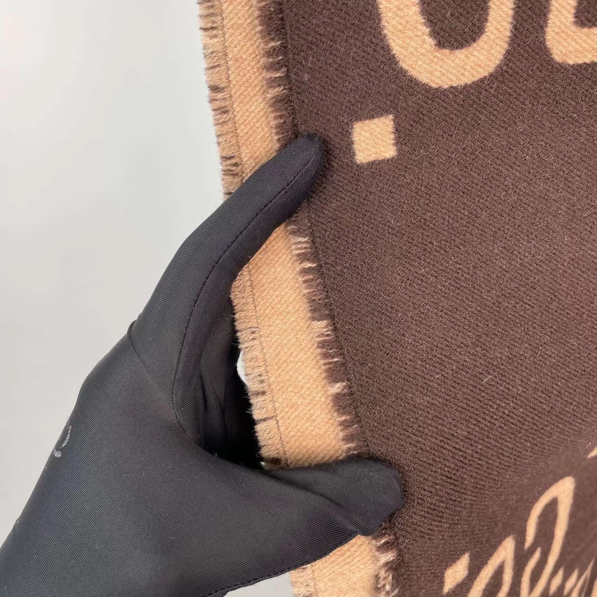 Gucci Gucci 98 New Double Face Wool Logo Print Deep Brown Scarf Size ONE SIZE - 9 Thumbnail
