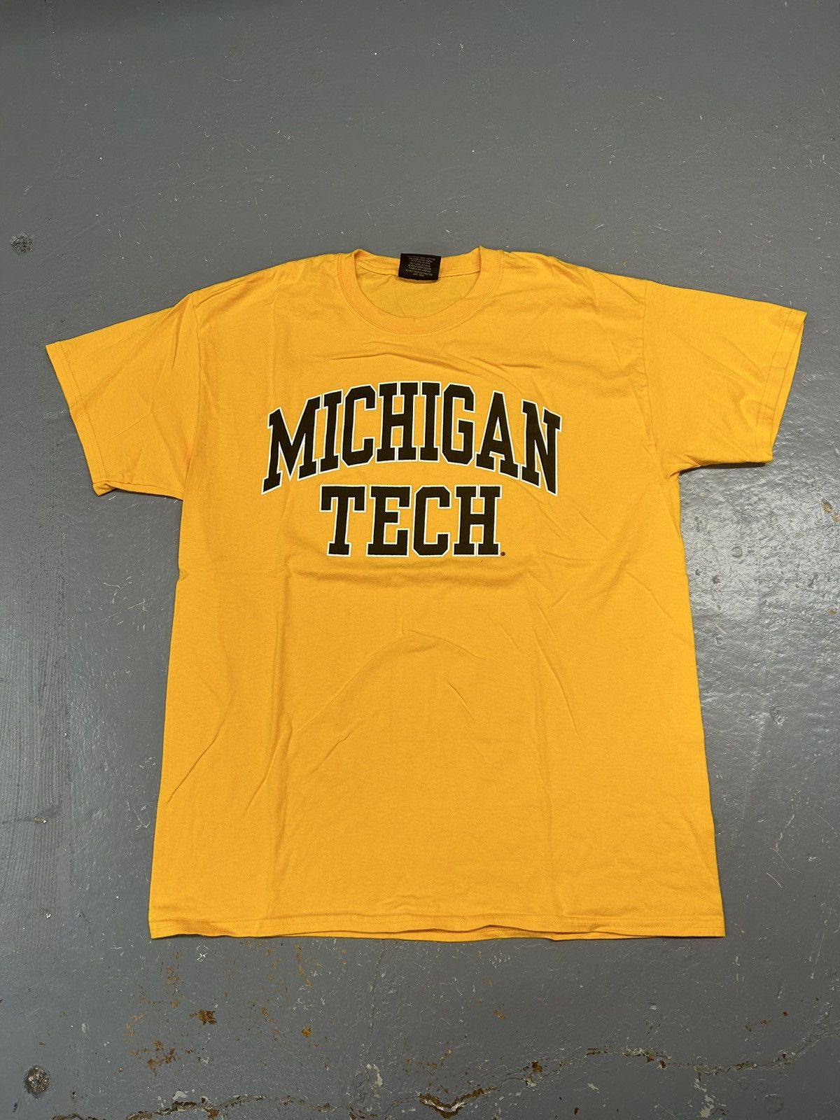 Vintage Crazy Vintage Y2K Essential Michigan Tech University T-Shirt Size US L / EU 52-54 / 3 - 1 Thumbnail