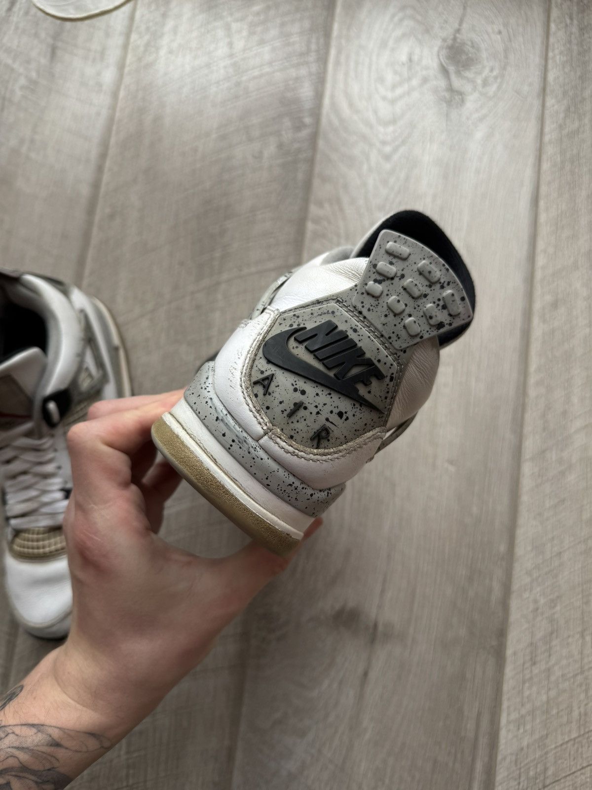 Jordan Brand Jordan 4 Retro OG Mid White Cement 840606-192 size 41 us 8 Size US 8 / EU 41 - 11 Thumbnail