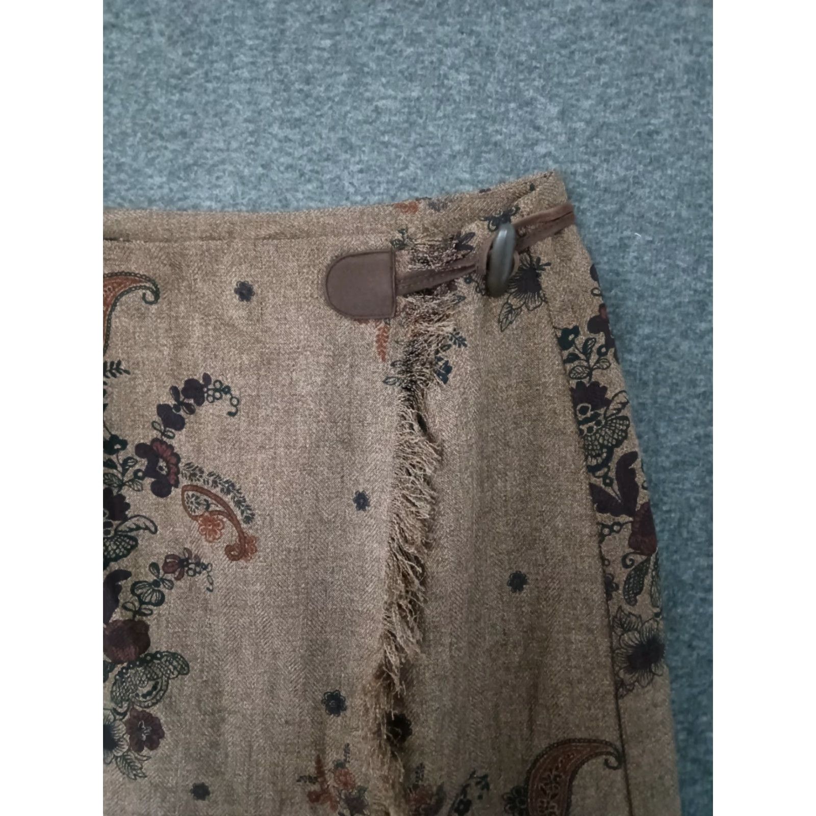 Vintage VINTAGE Northcrest Wrap Around Skirt Brown Paisley Fringed Edge Knee Length Polyester 4 Womens Bohemian Size 27" / US 4 / IT 40 - 4 Thumbnail
