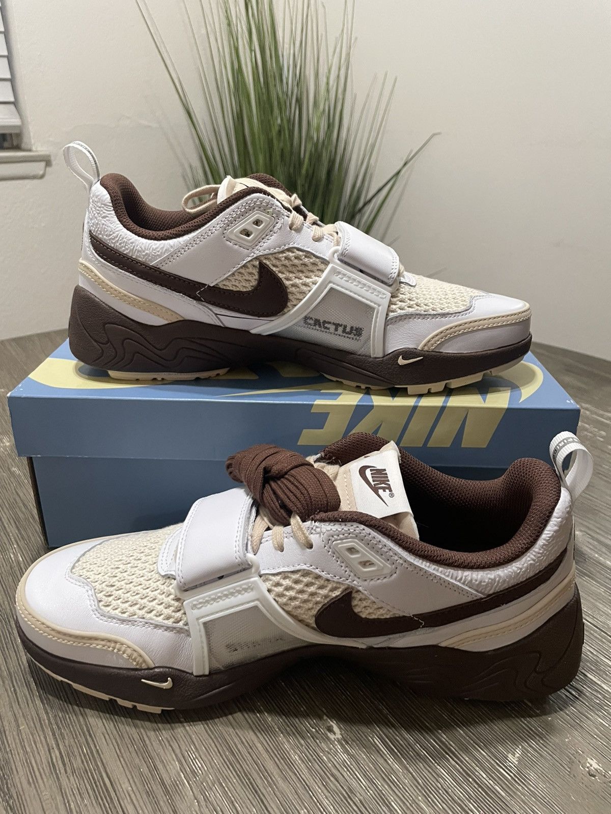Nike × Travis Scott Size 9.5 Nike Travis Scott x Zoom Field Jaxx Light Chocolate Size US 9.5 / EU 42-43 - 2 Thumbnail