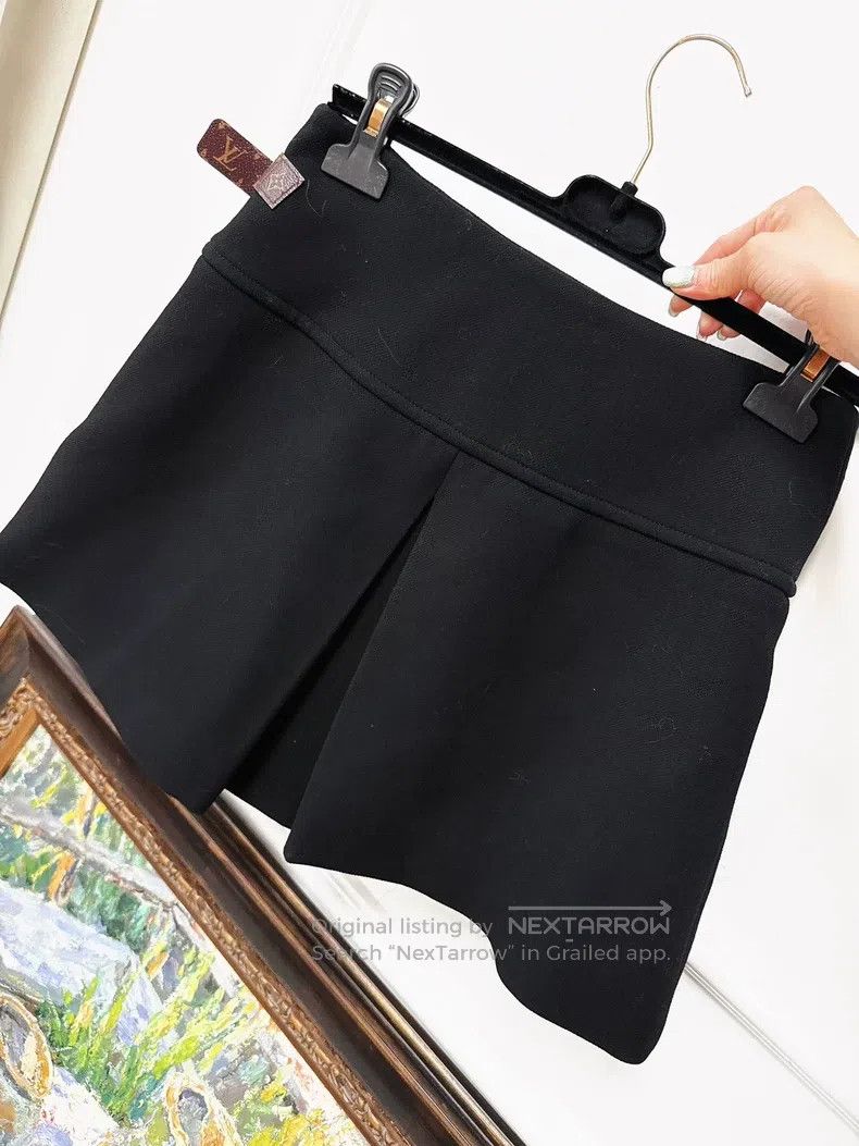 Louis Vuitton Louis Vuitton Black pleated patchwork button skirt Size 35" - 4 Thumbnail