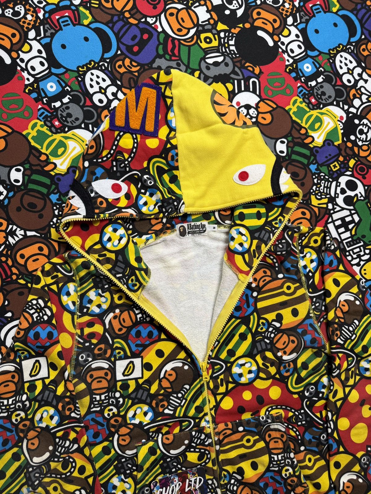 Bape A Bathing Ape Yellow Galaxy Camo Shark Hoodie Size US M / EU 48-50 / 2 - 3 Thumbnail