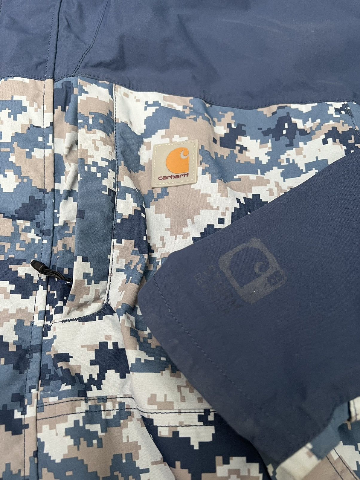 Carhartt Carhartt digi camo rain jacket size L worn & flawed interior Size US L / EU 52-54 / 3 - 7 Thumbnail