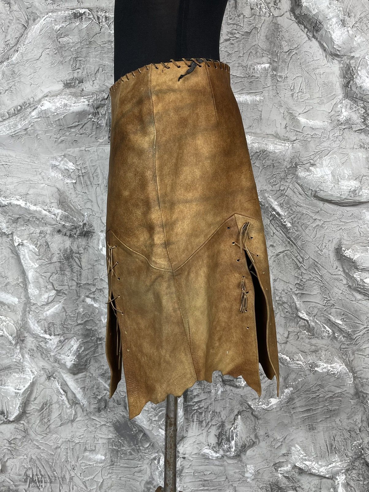 If Six Was Nine × Le Grande Bleu (L.G.B.) Primitive Post-Apocalyptic Fashion Vintage Leather Skirt Size 26" / US 2 / IT 38 - 7 Thumbnail