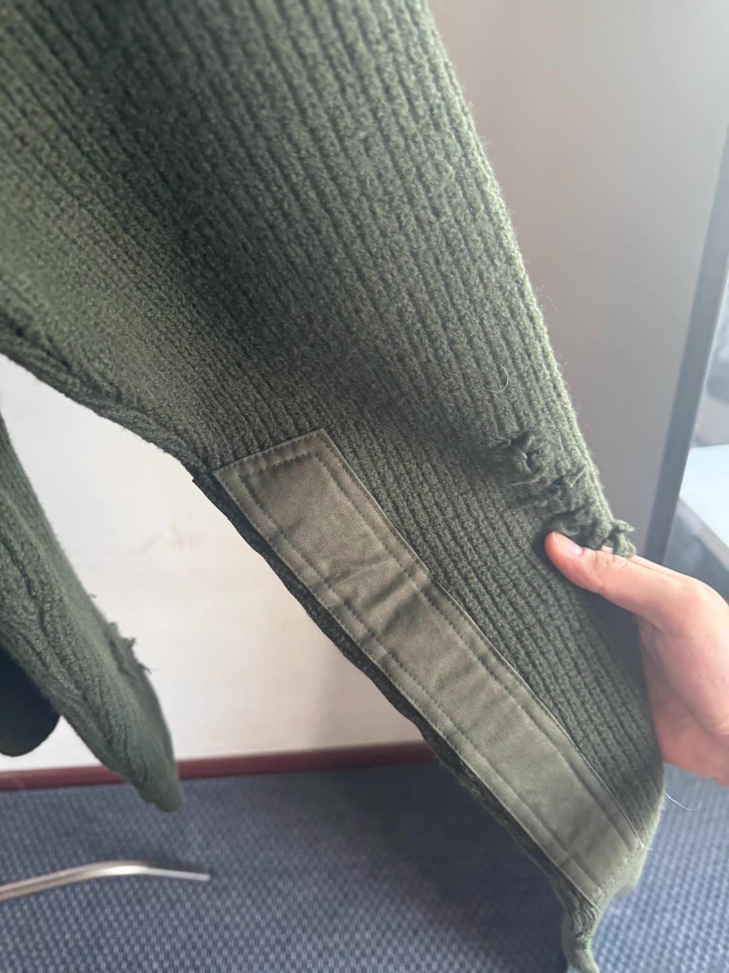 Yeezy Yeezy Season 1 Army Green Wool Sweater Q17 Size US S / EU 44-46 / 1 - 5 Thumbnail