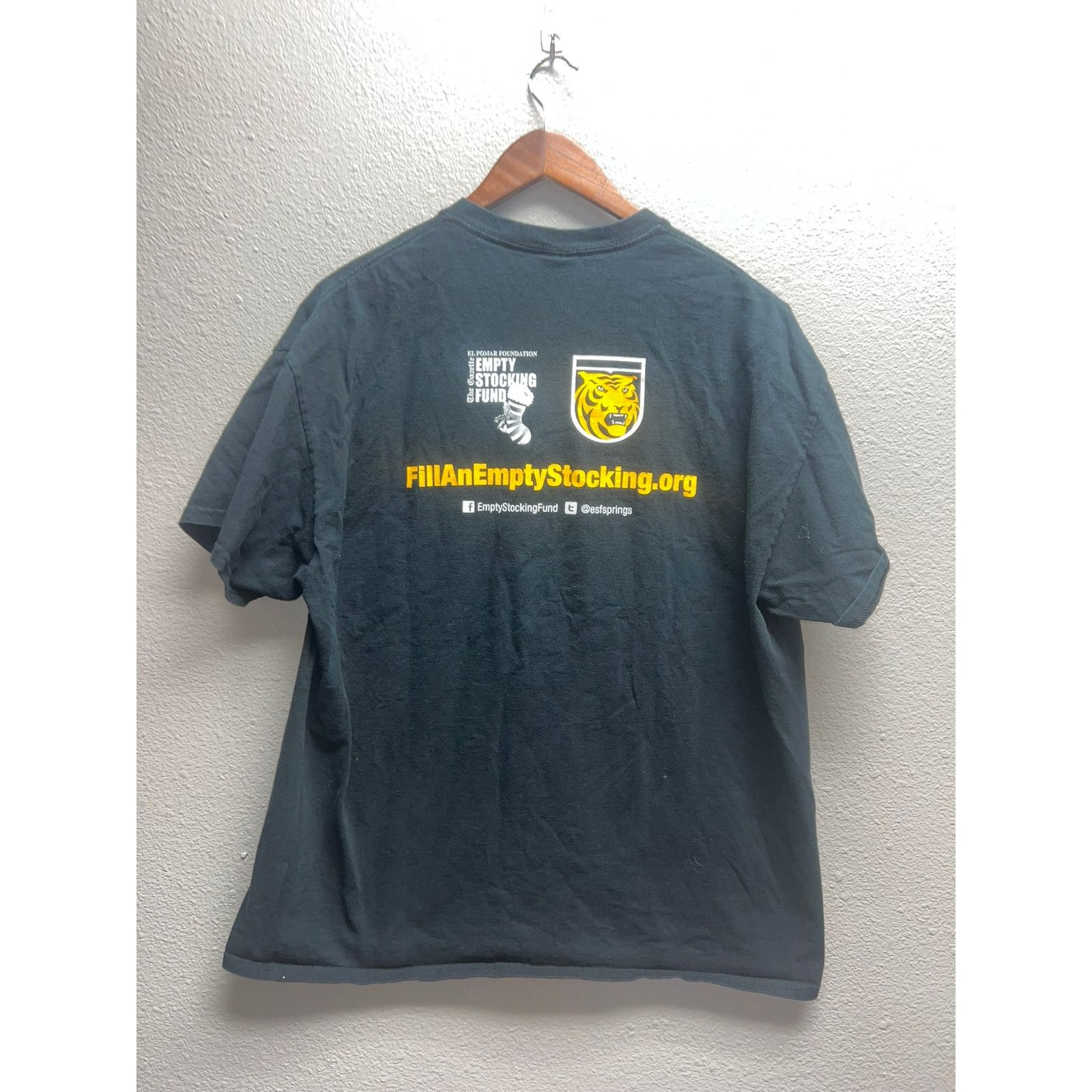Gildan Colorado College Tigers Shirt Fill An Empty Stocking Tee XL Size US XL / EU 56 / 4 - 4 Thumbnail