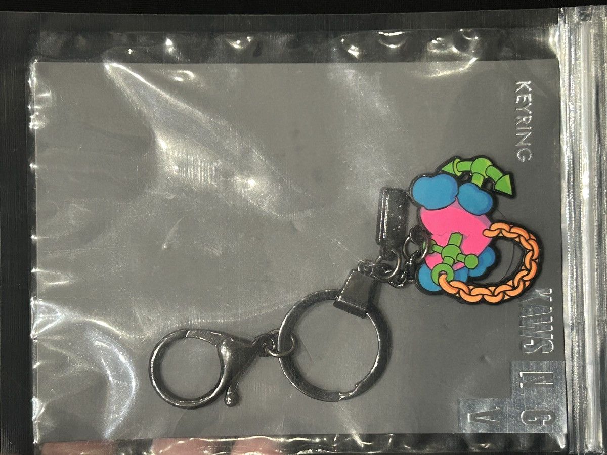 Kaws Kaws heart key ring Size ONE SIZE - 1 Thumbnail