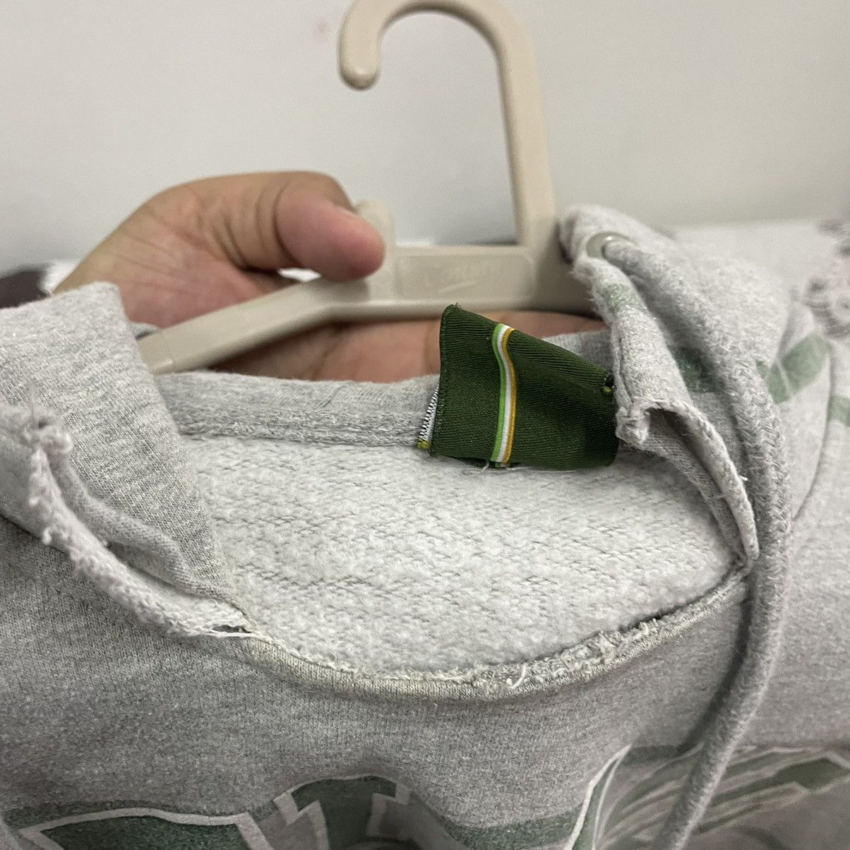 Vintage 🔥Vintage Retro Mighty Ireland Big Spellout Pullover Hoodie Size US L / EU 52-54 / 3 - 9 Thumbnail
