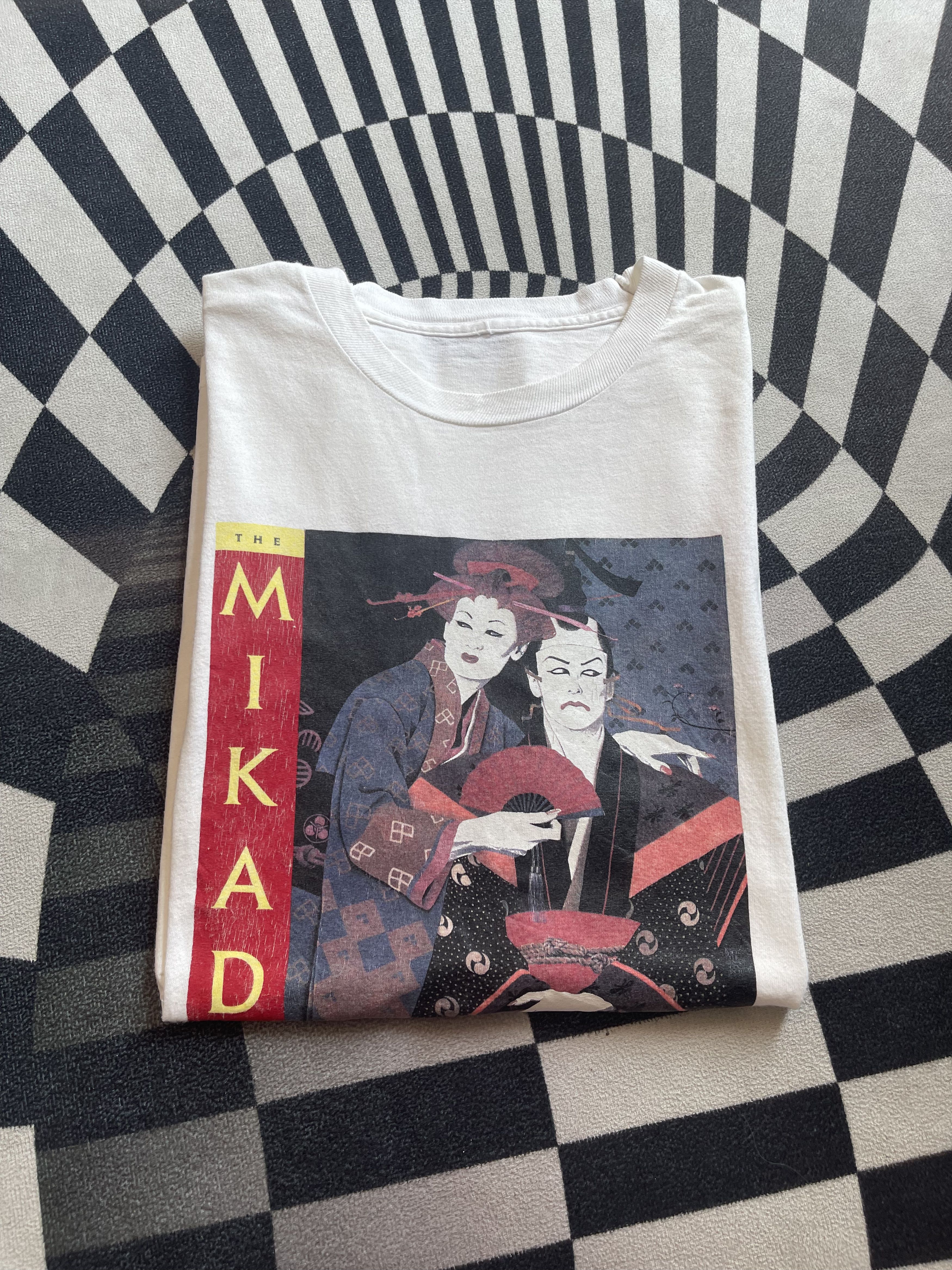 Vintage Vintage 90s The Mikado National Arts Centre Ottawa T-Shirt L Size US XL / EU 56 / 4 - 1 Thumbnail