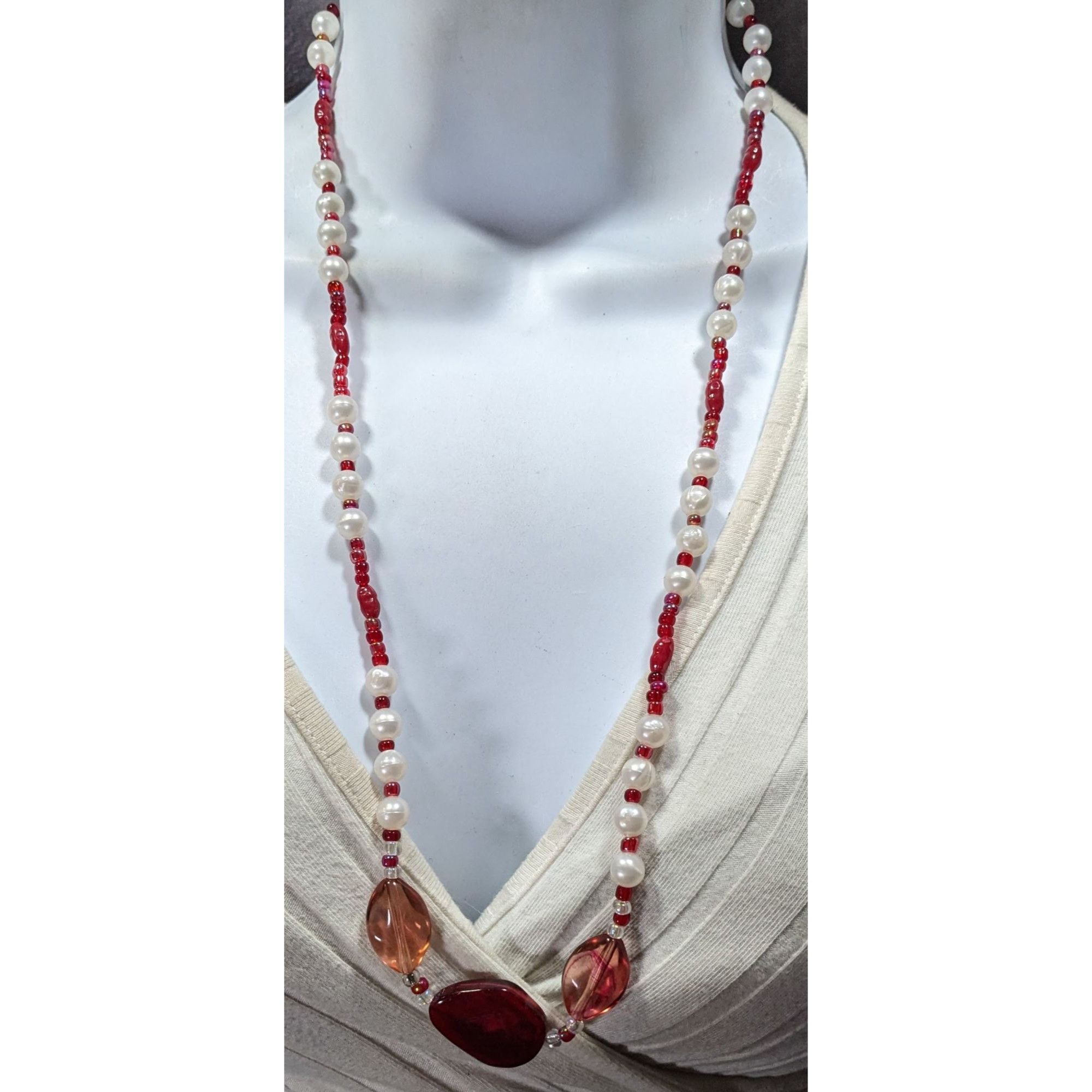 Other Elegant Red And White Glass Faux Pearl And Acrylic Beaded Ne Size ONE SIZE - 2 Thumbnail