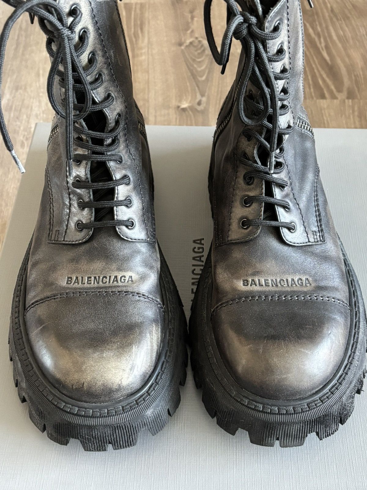 Balenciaga Balenciaga Tractor Boot - Aged Effect Leather Size US 9 / EU 42 - 4 Thumbnail
