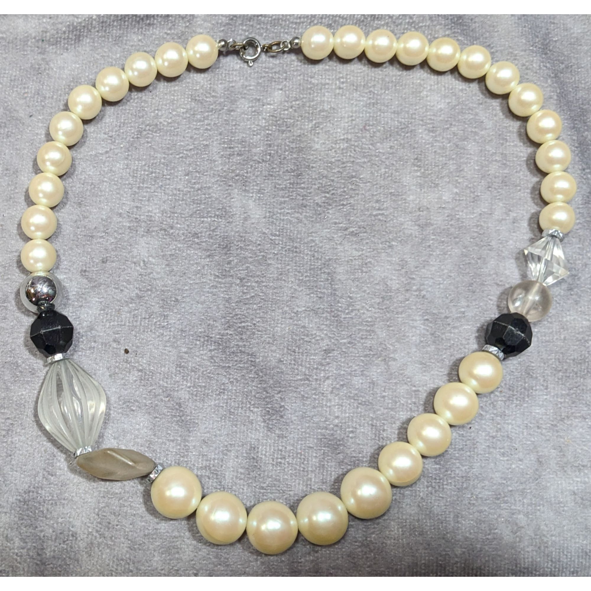 Other Vintage Chunky Faux Pearl Acrylic And Glass Beaded Necklace Size ONE SIZE - 4 Thumbnail