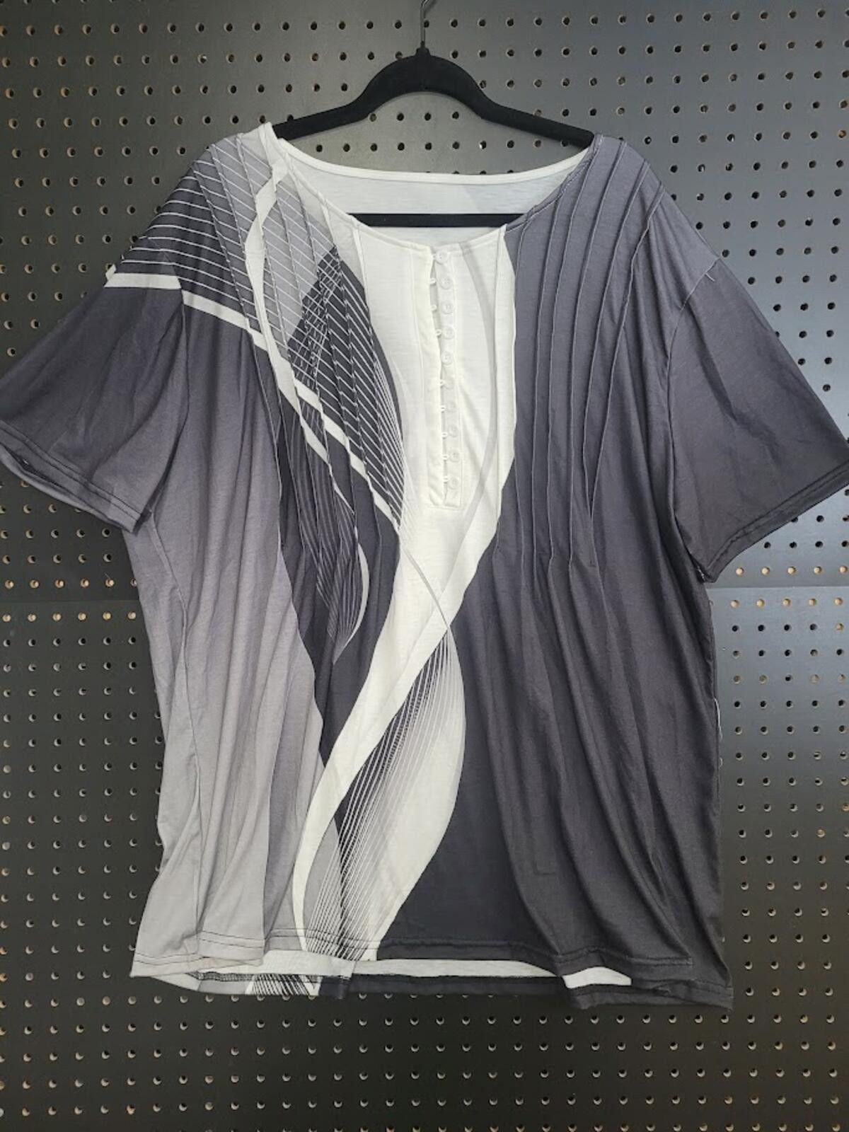 The Unbranded Brand Stylish Gray & White Button-Up Top - 4XL Size 4XL / US 24-26 - 1 Thumbnail