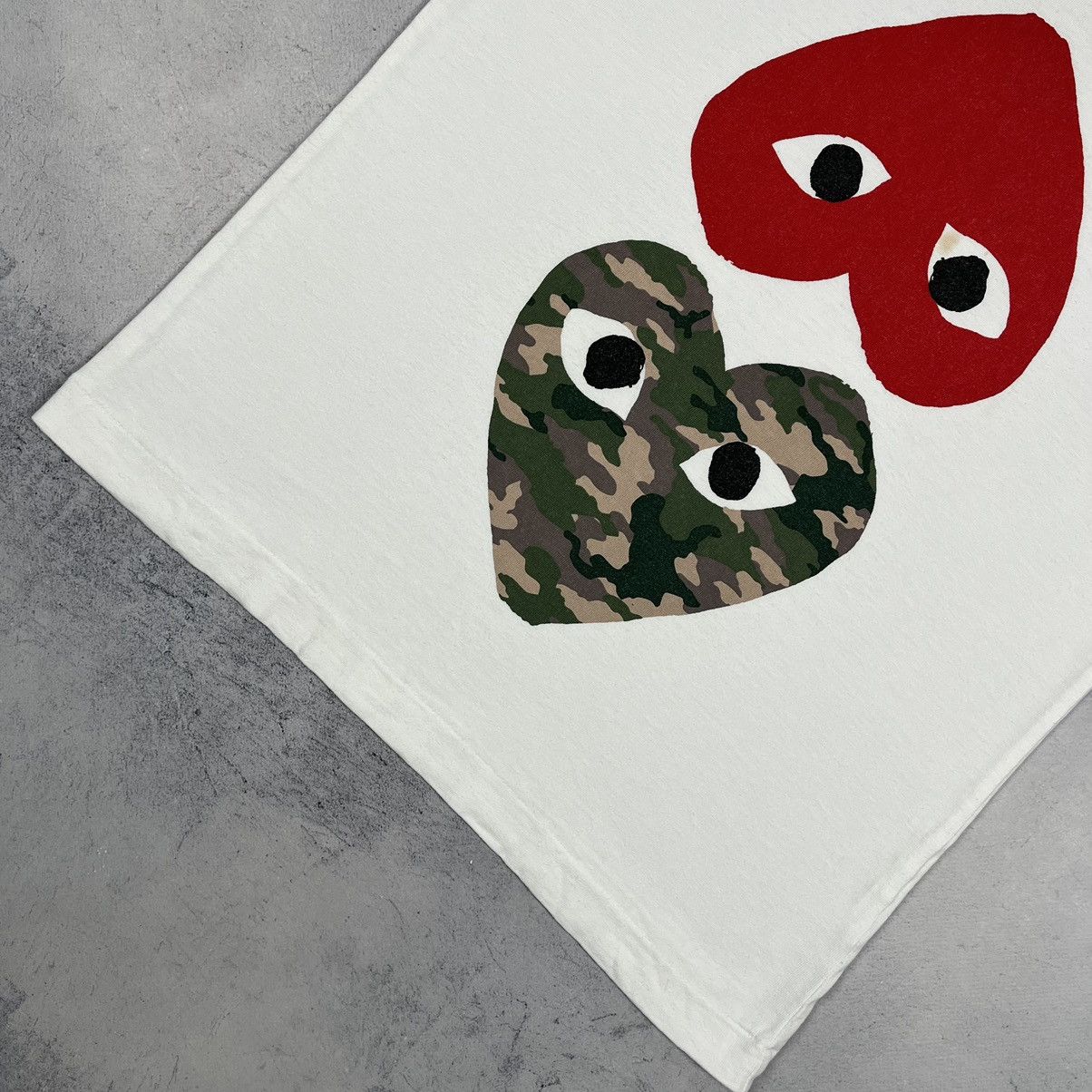 Comme des Garcons Ladies Comme Des Garçons Double Heart big logo T shirt Size L / US 10 / IT 46 - 8 Thumbnail