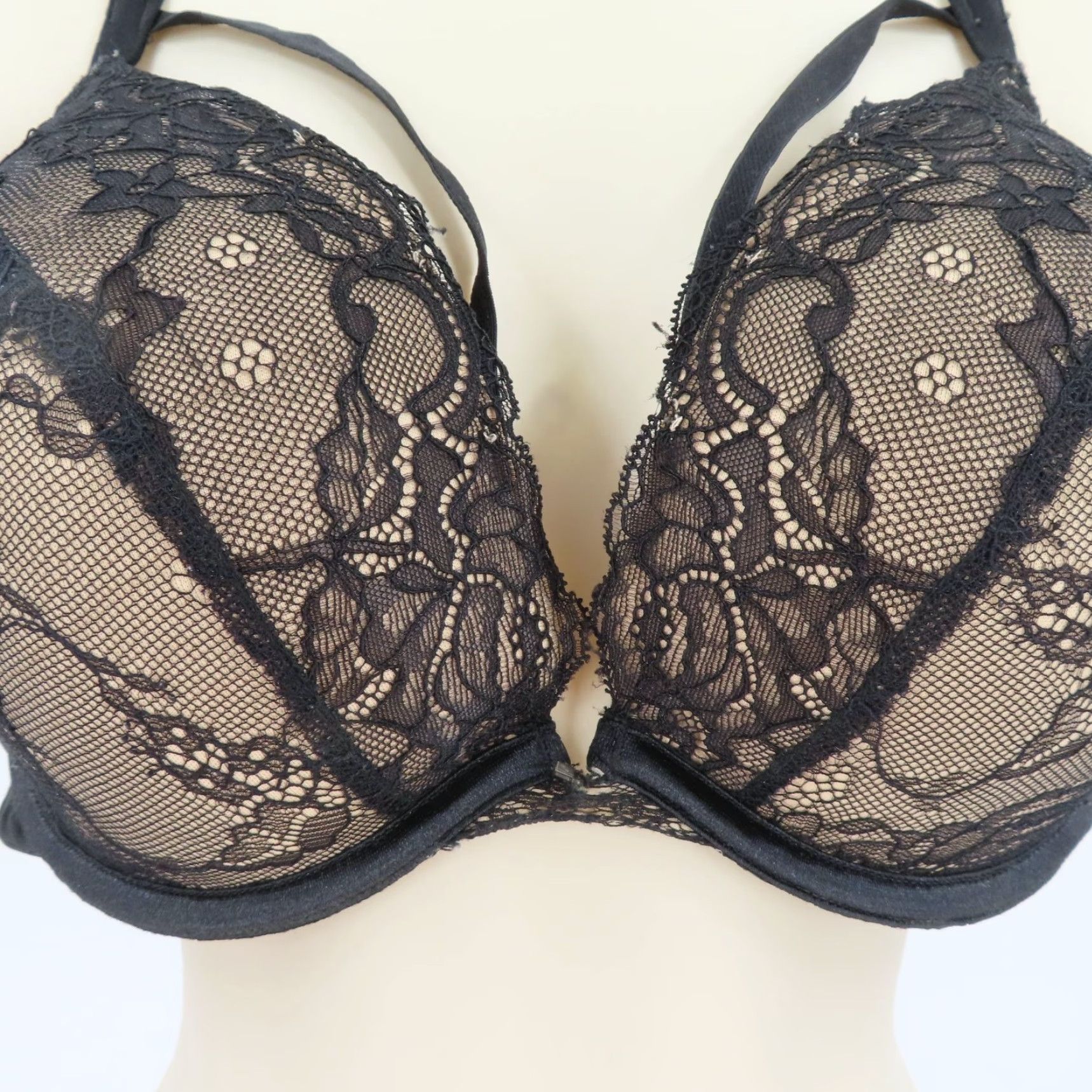 Vintage Cacique Bra 42D Black Floral Lined Underwire Plus Size 42D T-Shirt Style Women Cups D Strappy Hook & Eye/ adjustable straps Size ONE SIZE - 3 Thumbnail