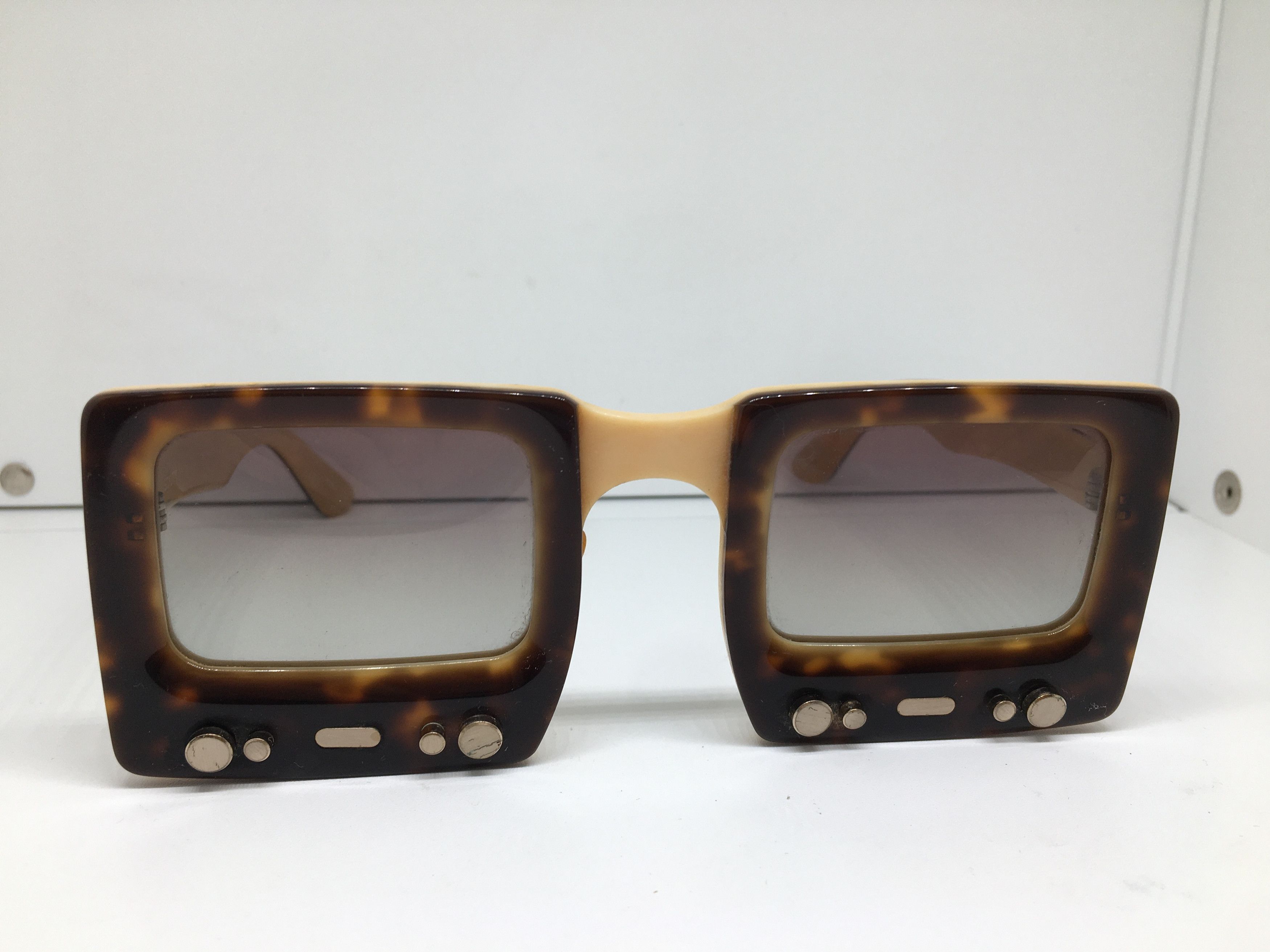 Vintage Vintage JEREMY SCOTT BEVERLY HILLS POP ART SUNGLASES Size ONE SIZE - 1 Thumbnail