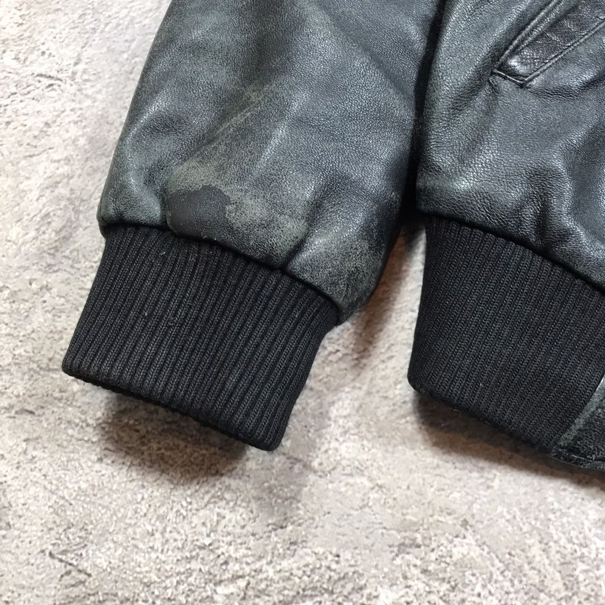 Vintage Vintage 90s Black Leather Bomber Jacket Streetwear Y2K L Size US L / EU 52-54 / 3 - 4 Thumbnail