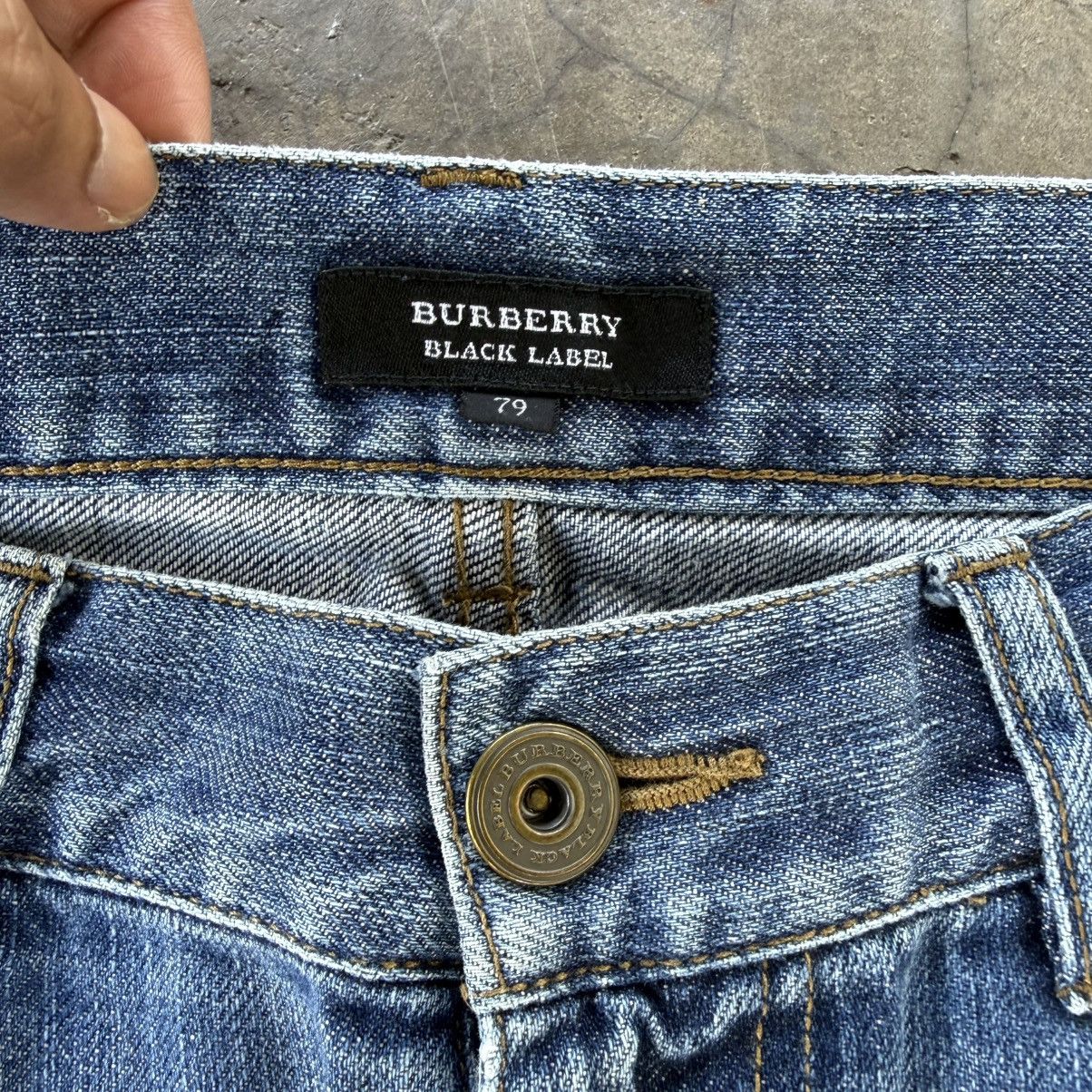 Burberry W33 Vintage Burberry Black Label Faded Ripped Denim Jean Size US 33 - 4 Thumbnail