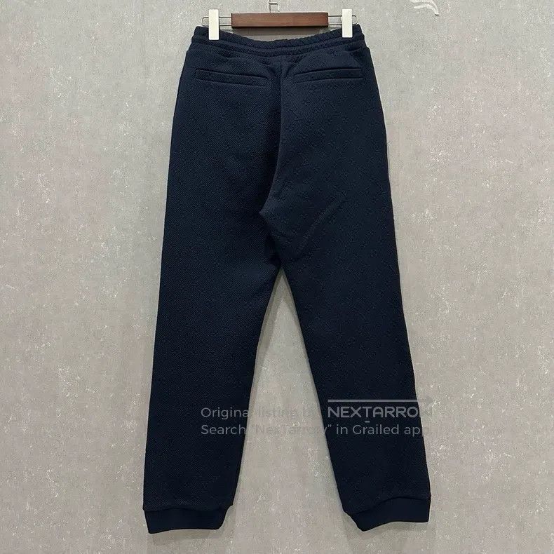Louis Vuitton Louis Vuitton size m Solid classic embossed dark print full Size US 28 / EU 44 - 2 Thumbnail