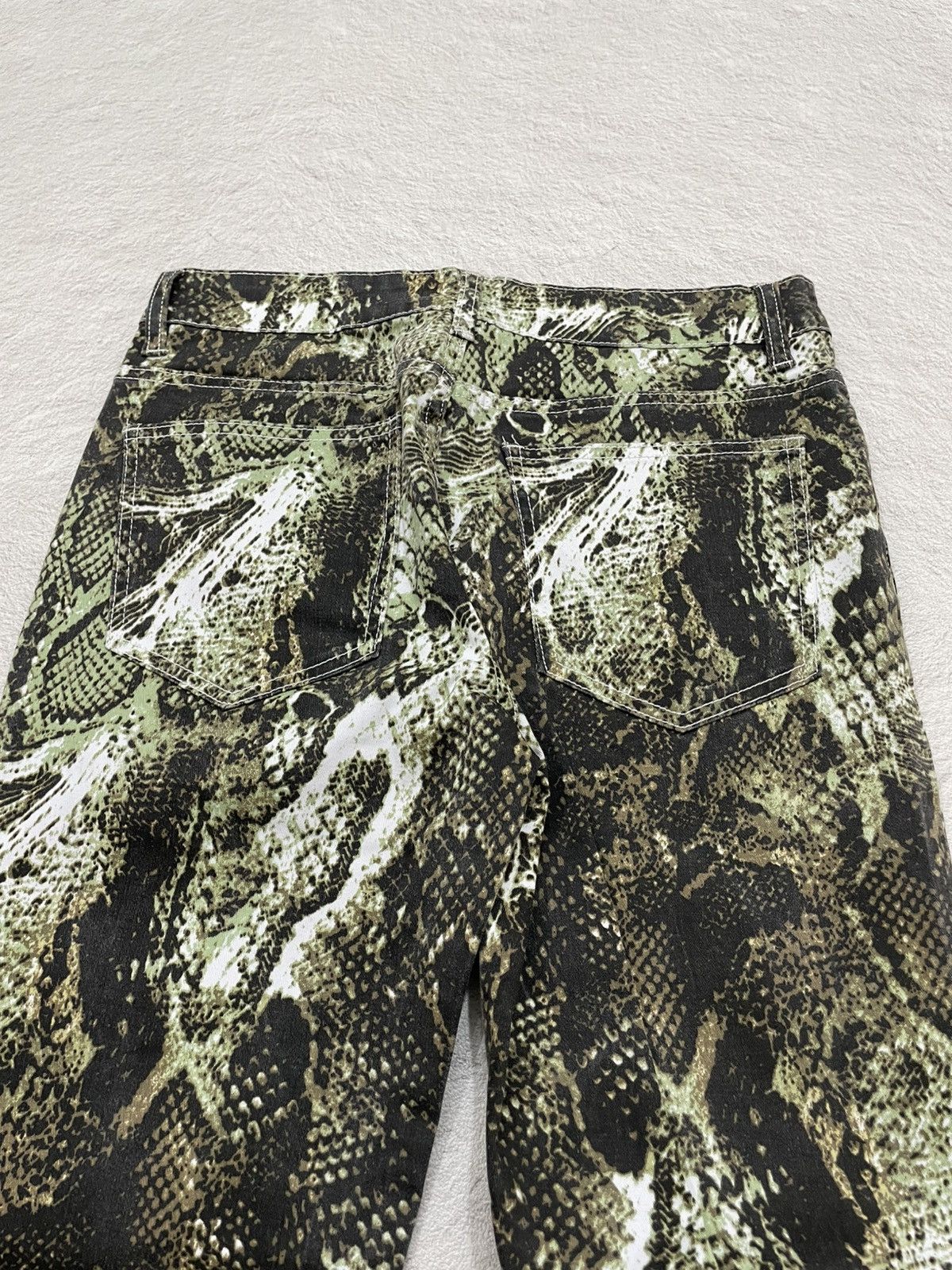 Le Grande Bleu (L.G.B.) 2000s Snake Print Denim Pants Y2K Streetwear Size US 29 - 5 Thumbnail