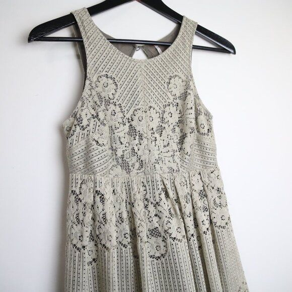 Free People Free People Rocco Stone Floral Lace Overlay Keyhole Dress Size XS / US 0-2 / IT 36-38 - 2 Thumbnail