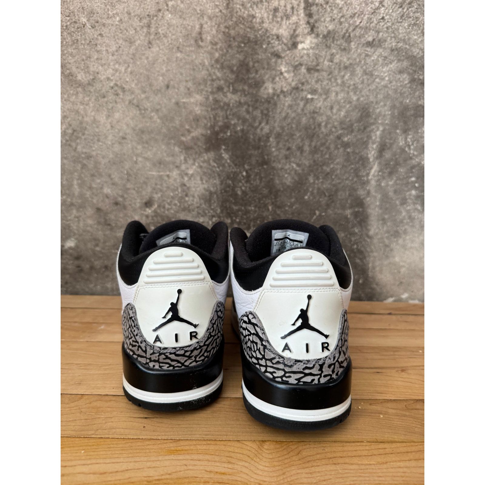 Nike 2013 Jordan 3 Retro Infrared Sneaker Mens 11.5 Size US 11.5 / EU 44-45 - 4 Thumbnail